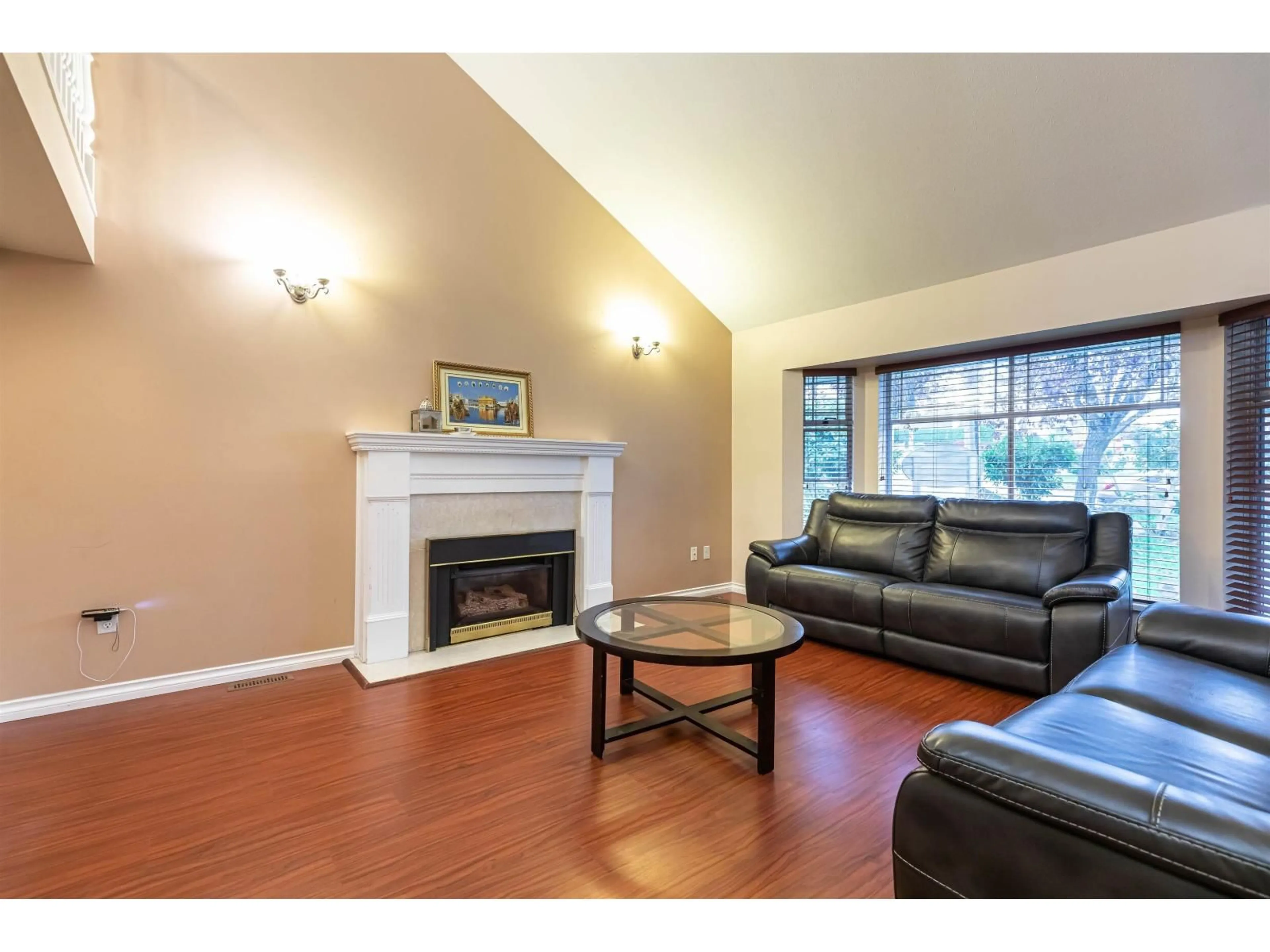 Living room with furniture, wood/laminate floor for 14312 69A STREET, Surrey British Columbia V3W0E2