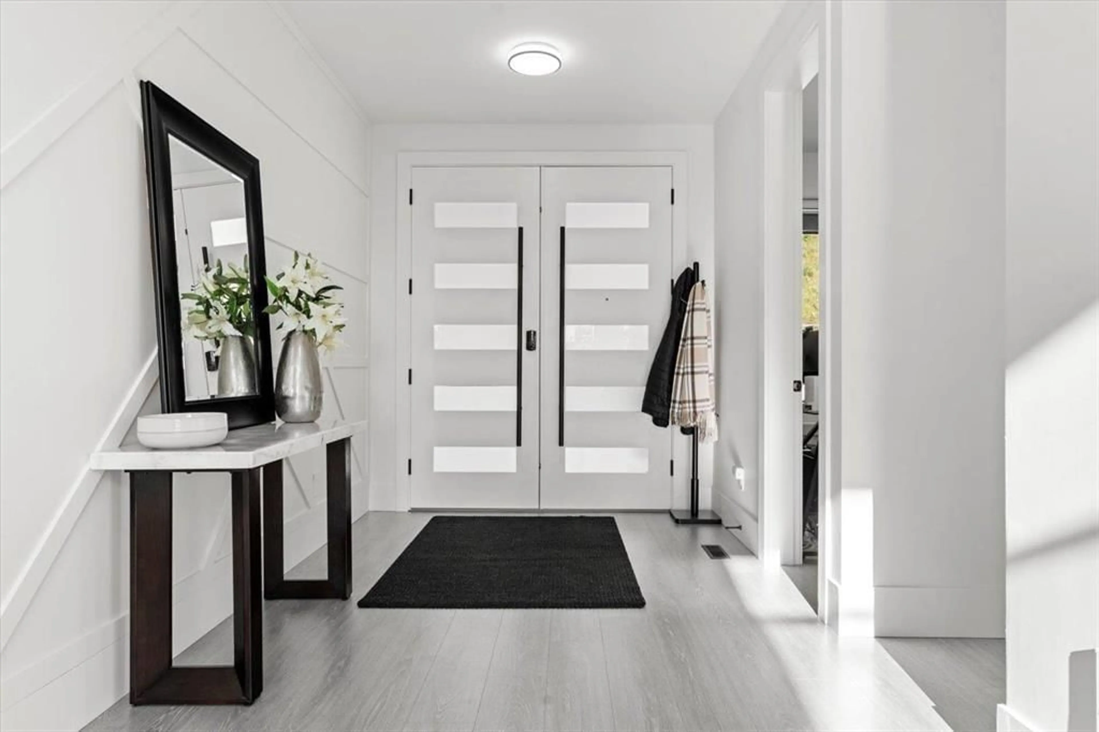 Indoor entryway for 8555 FOREST GATE DRIVE, Chilliwack British Columbia V4Z0C7