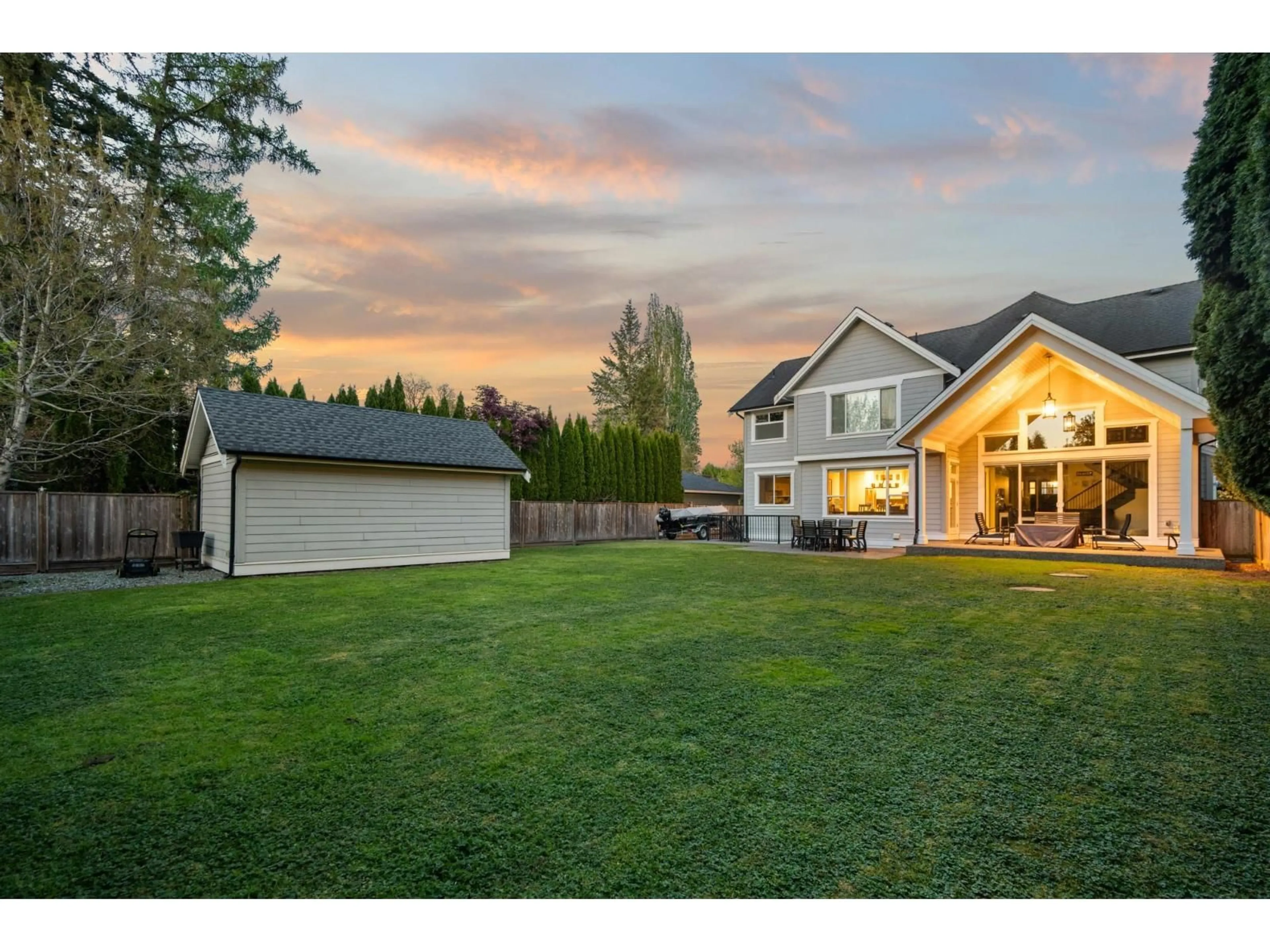 A pic from outside/outdoor area/front of a property/back of a property/a pic from drone, mountain view for 8973 MACKIE STREET, Langley British Columbia V1M2R9