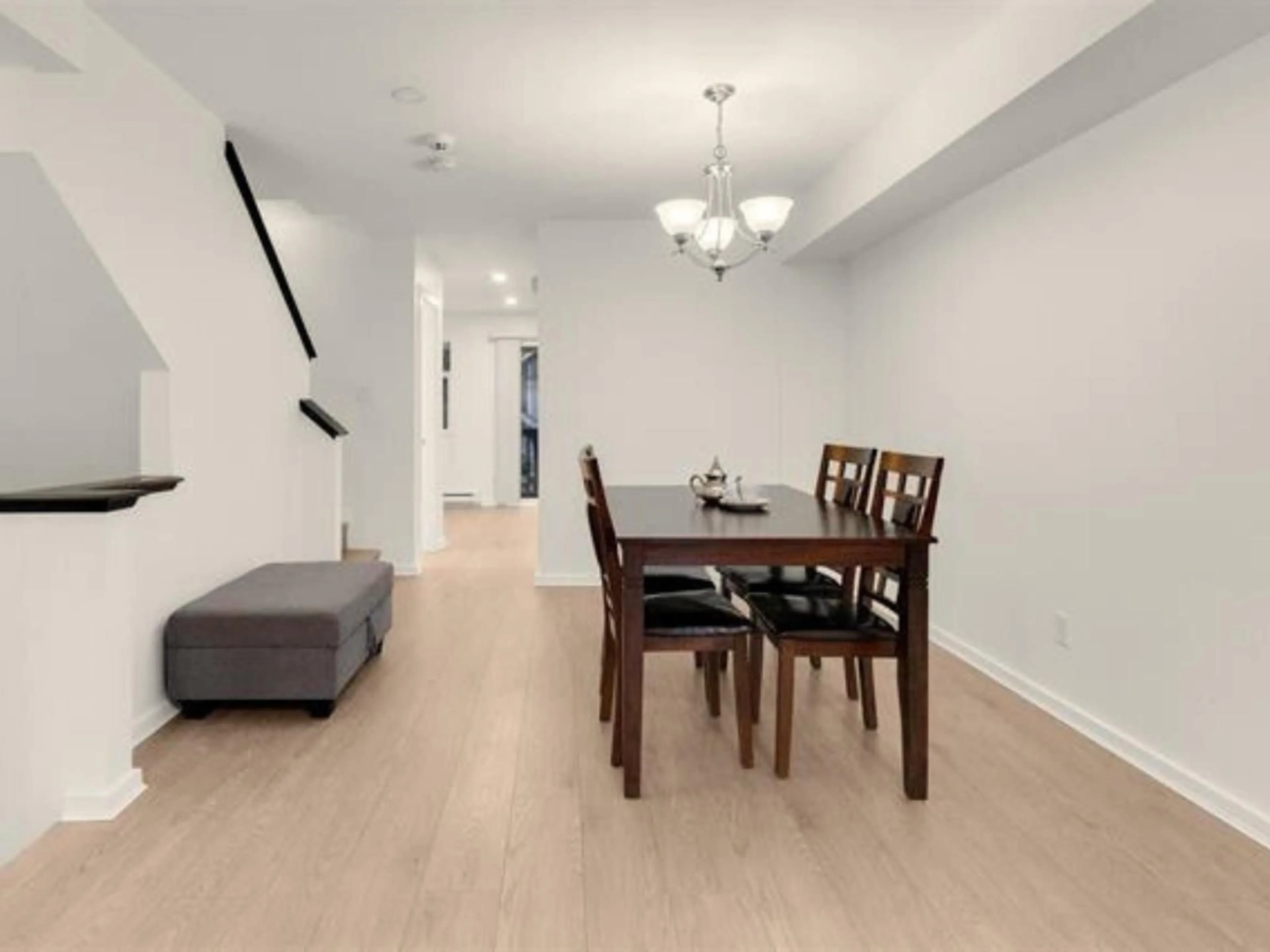 Dining room, wood/laminate floor for 162 - 15236 36 AVENUE, Surrey British Columbia V3Z2B3