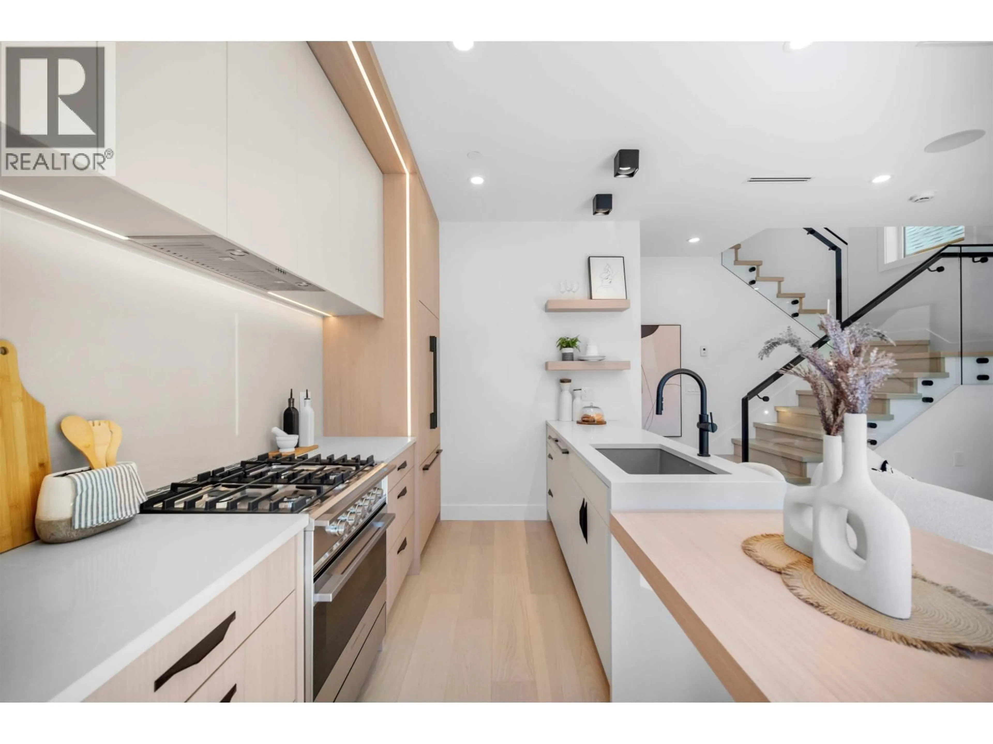 Contemporary kitchen, unknown for 1 - 5033 PRINCE ALBERT STREET, Vancouver British Columbia V5W3C5