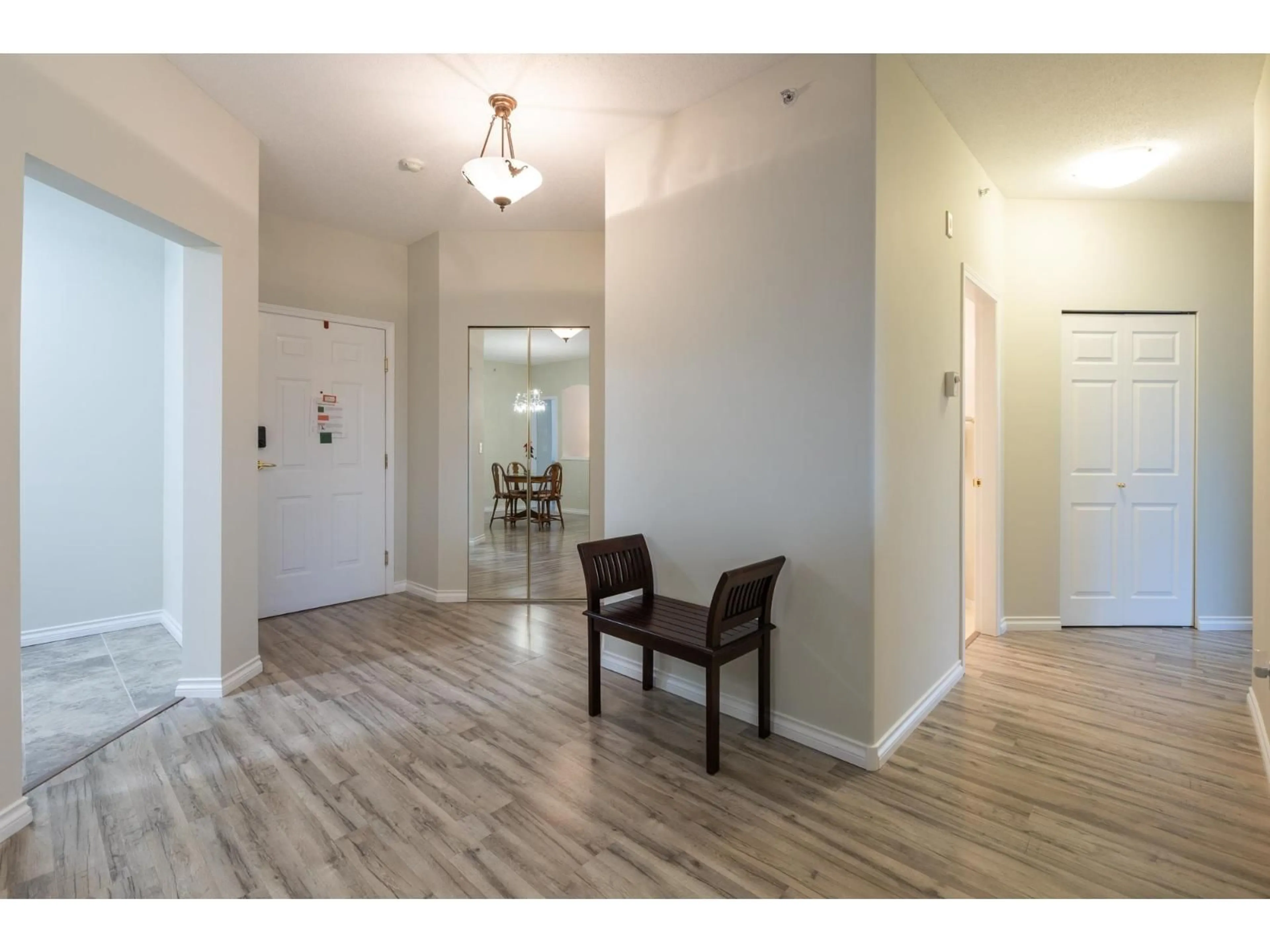 Indoor entryway for 424 - 13880 70 AVENUE, Surrey British Columbia V3W0T3