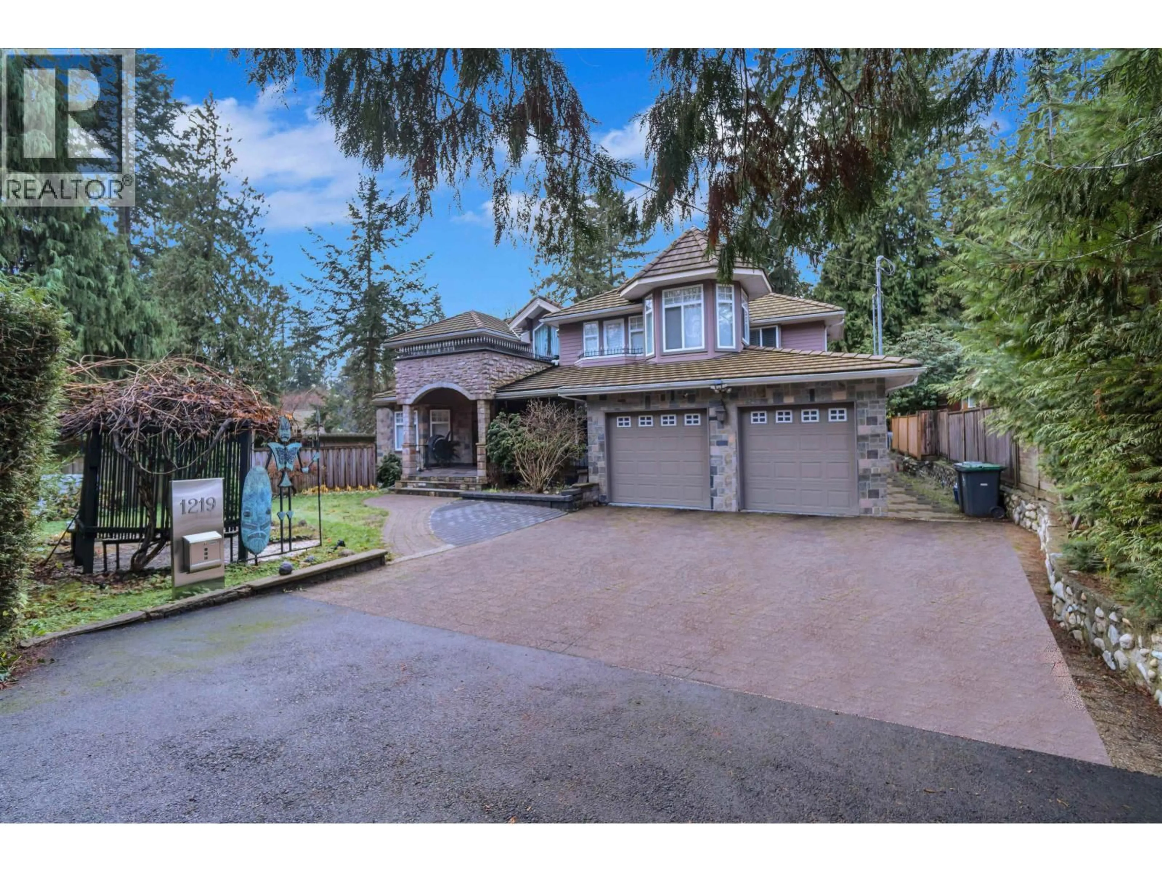 A pic from outside/outdoor area/front of a property/back of a property/a pic from drone, street for 1219 ARBORLYNN DRIVE, North Vancouver British Columbia V7J2V5