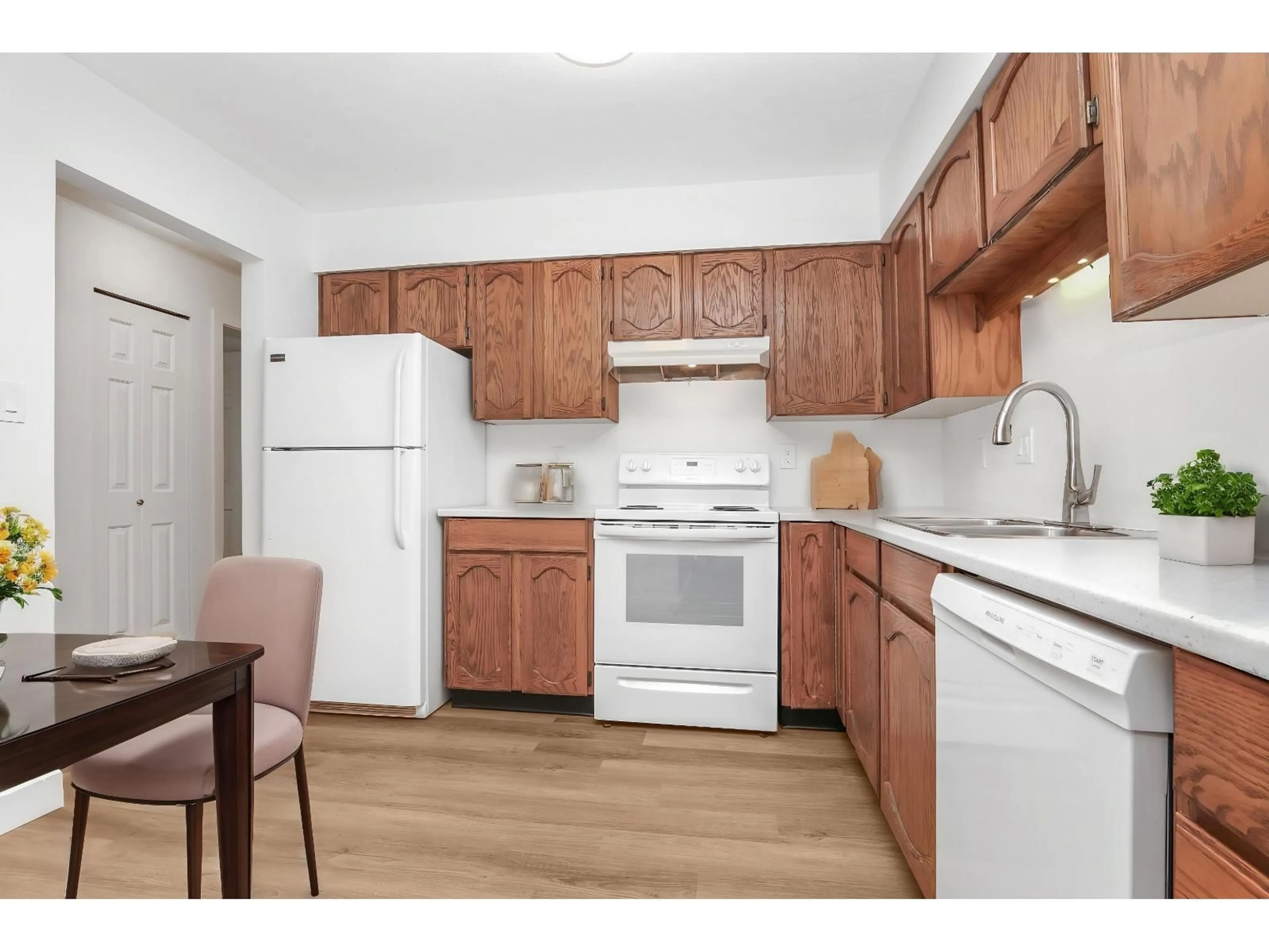 Standard kitchen, unknown for 236 - 2279 MCCALLUM ROAD, Abbotsford British Columbia V2S6J1