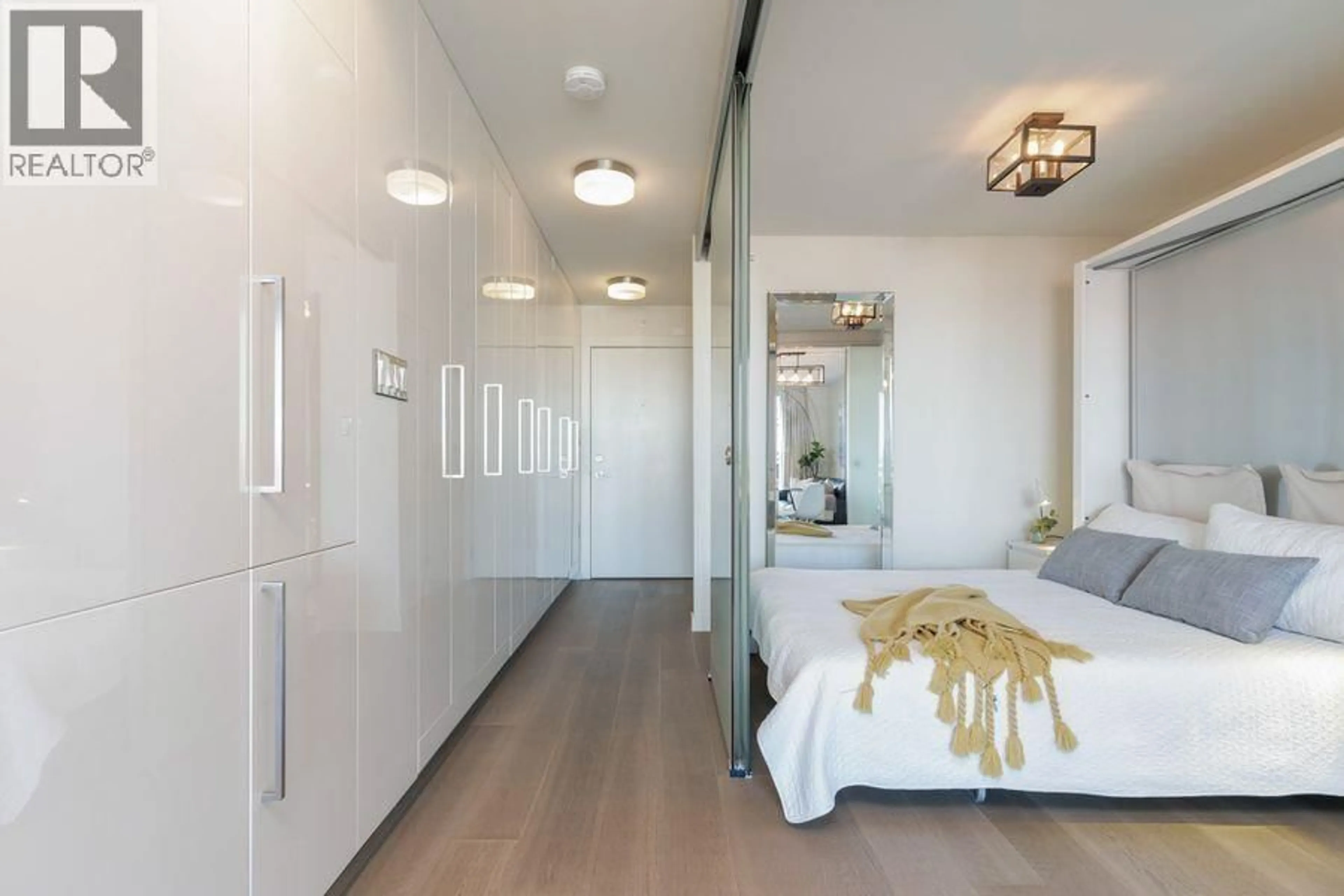 Indoor entryway for 910 - 189 KEEFER STREET, Vancouver British Columbia V6A0C8