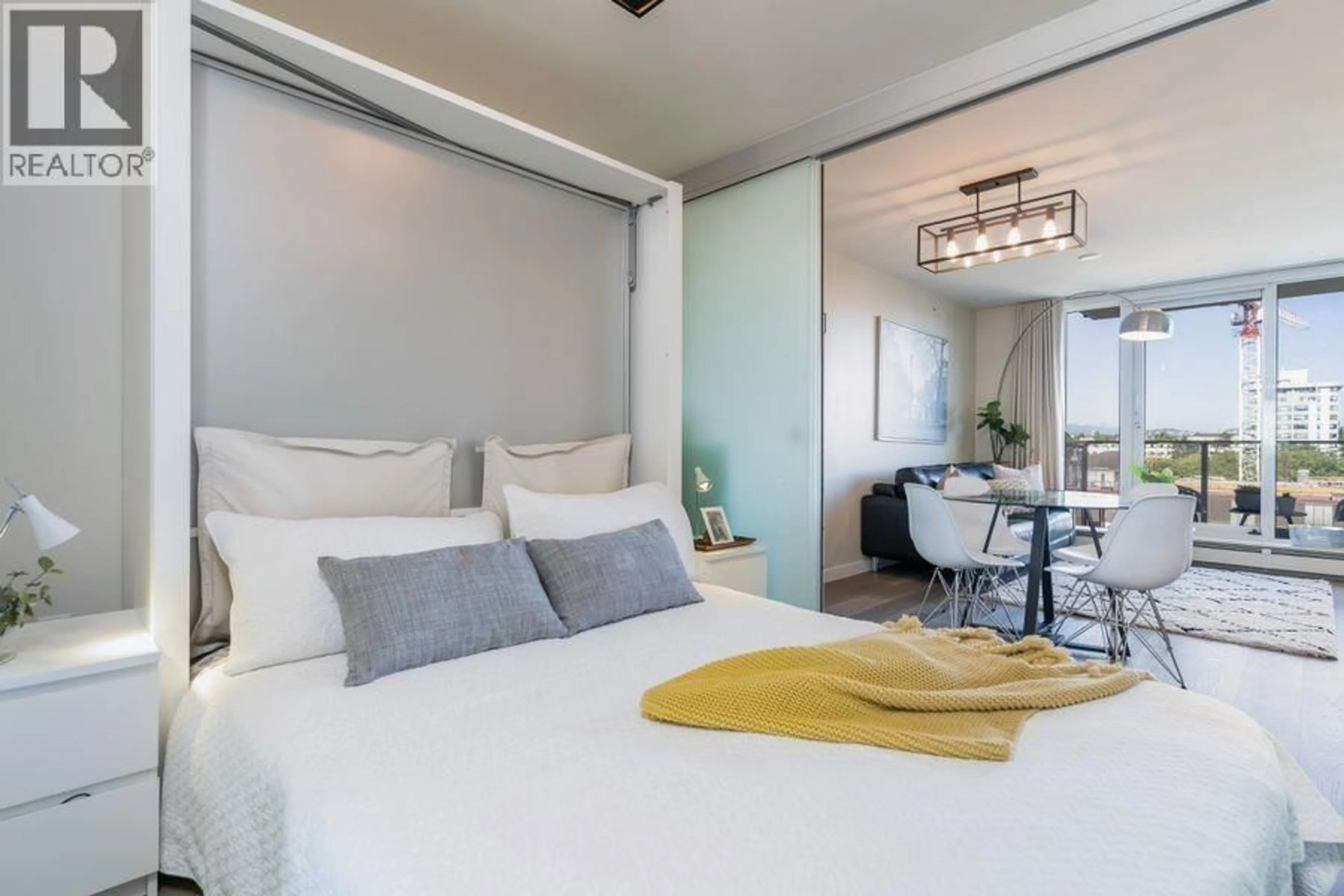 Bedroom with bed, unknown for 910 - 189 KEEFER STREET, Vancouver British Columbia V6A0C8