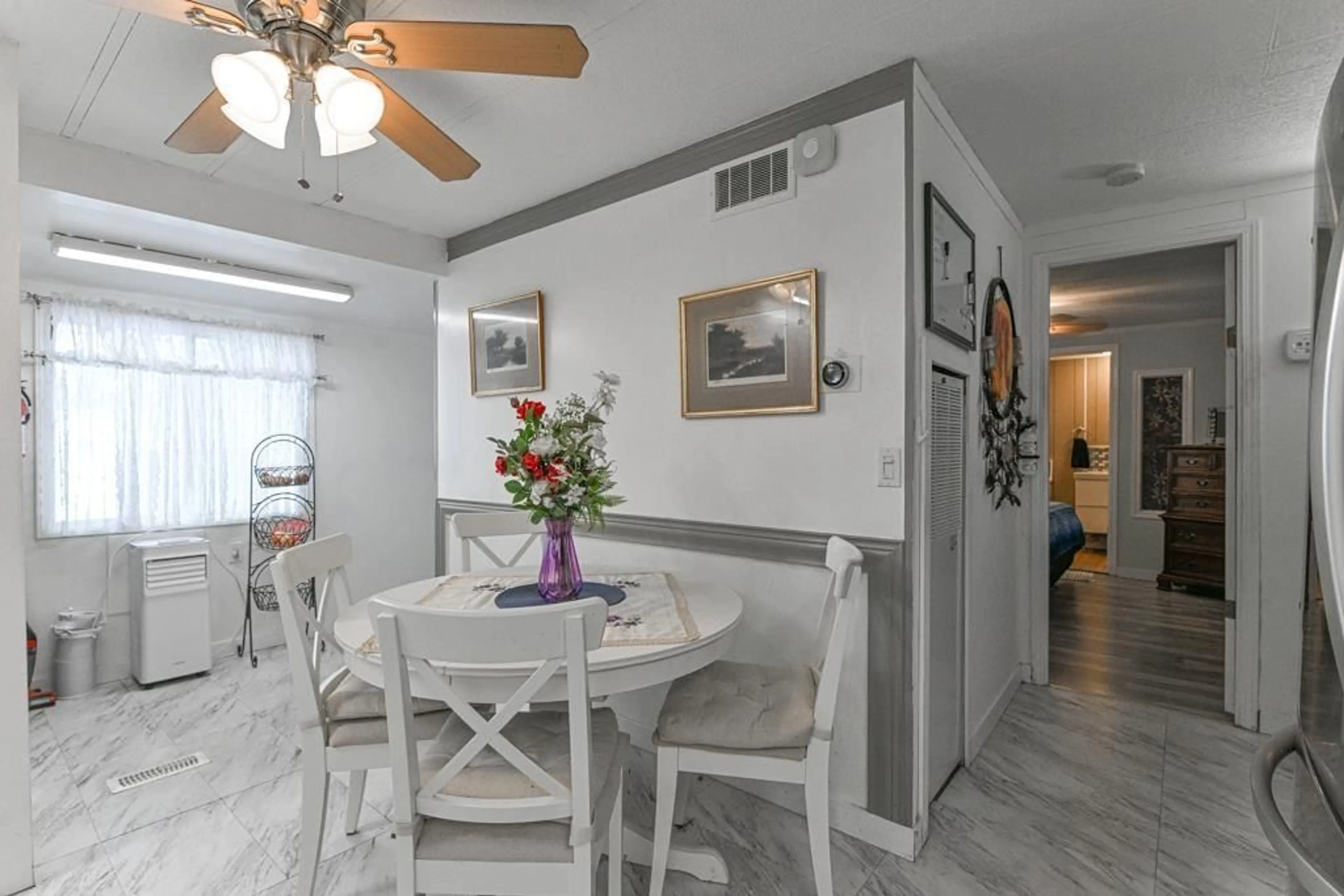 Dining room, ceramic/tile floor for 43 - 2035 MARTENS STREET, Abbotsford British Columbia V2T6M4