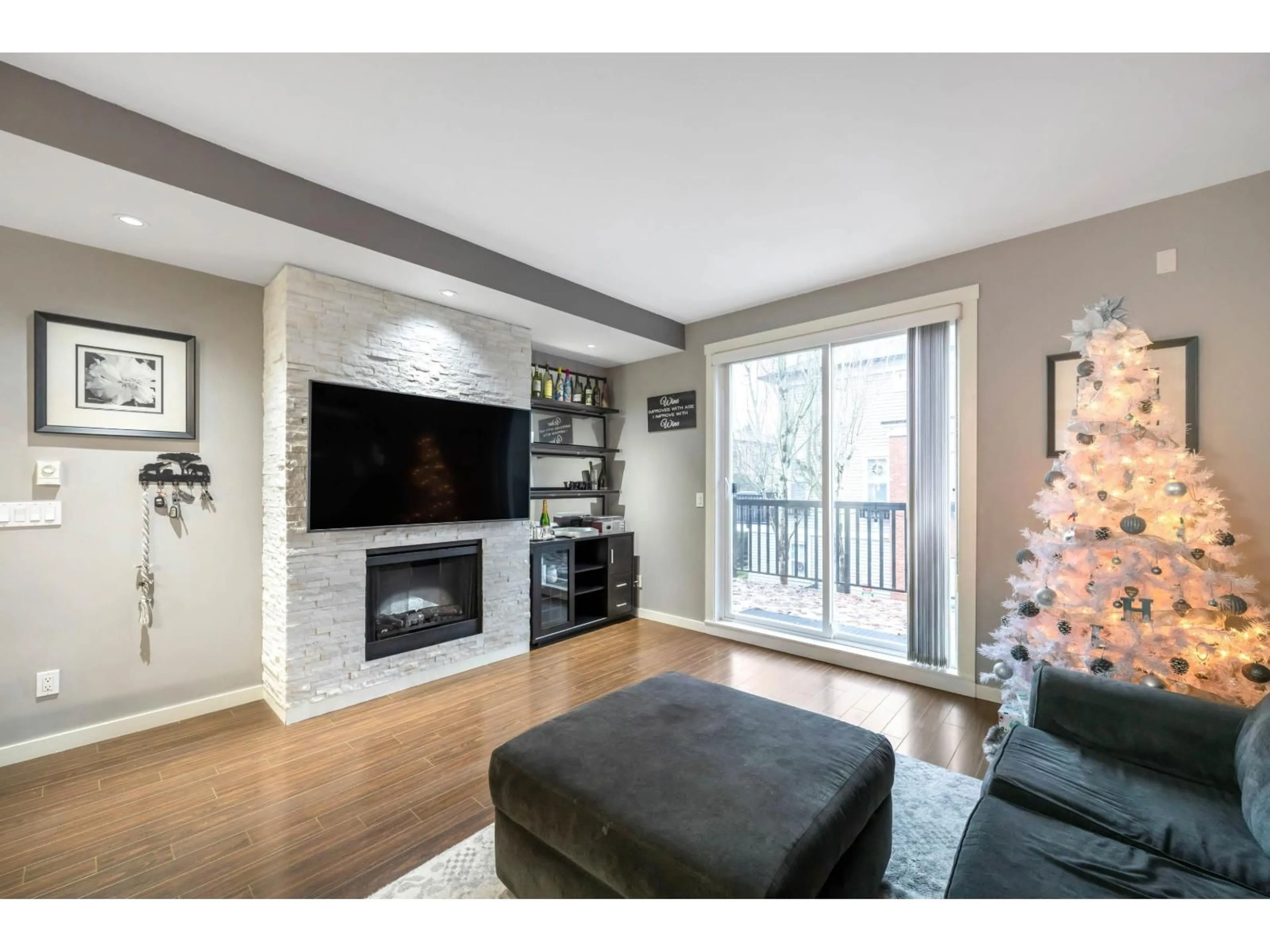 Living room with furniture, wood/laminate floor for 38 - 18983 72A AVENUE, Surrey British Columbia V4N1A5