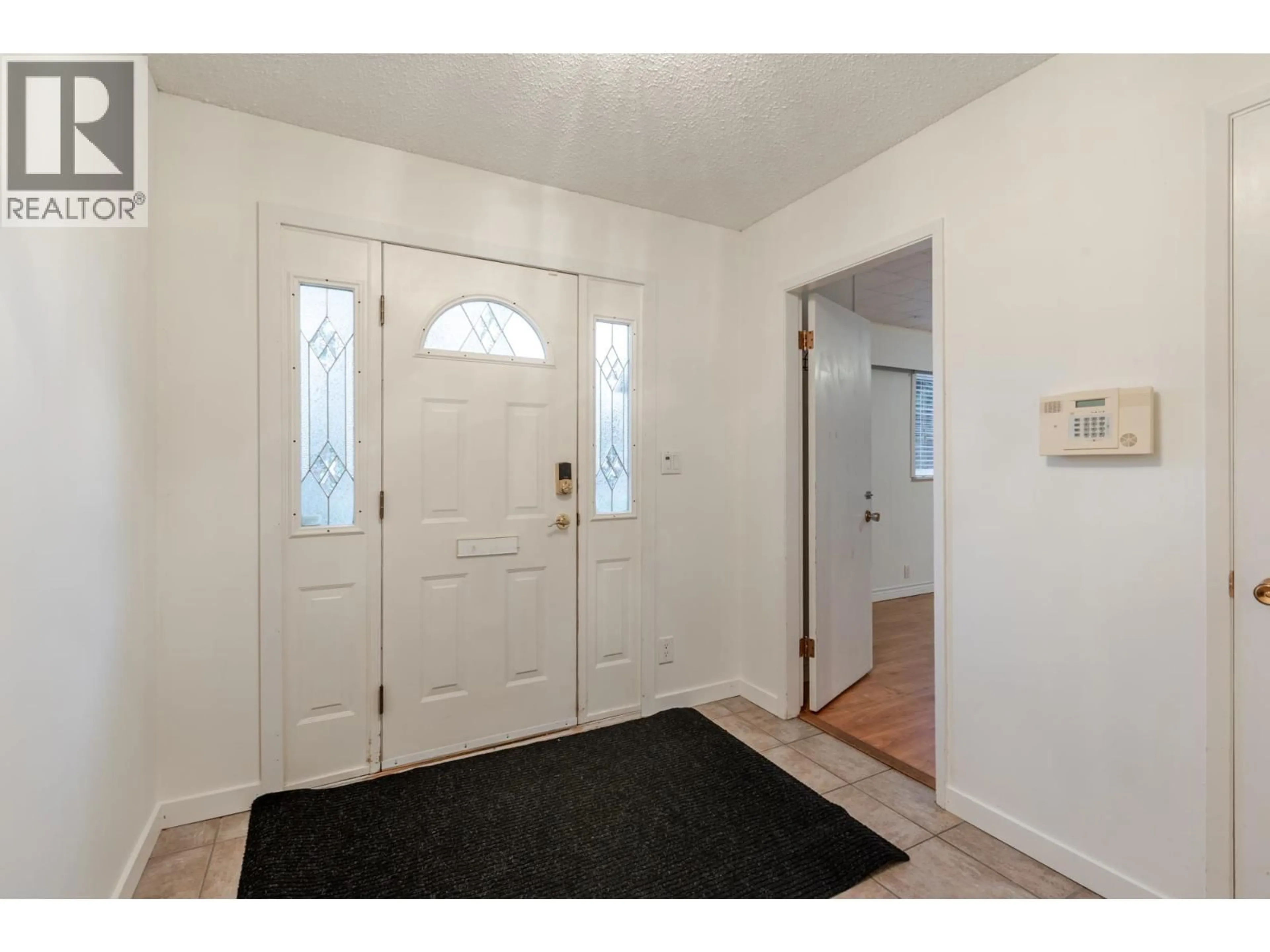 Indoor entryway for 80 53A STREET, Delta British Columbia V4M3C4