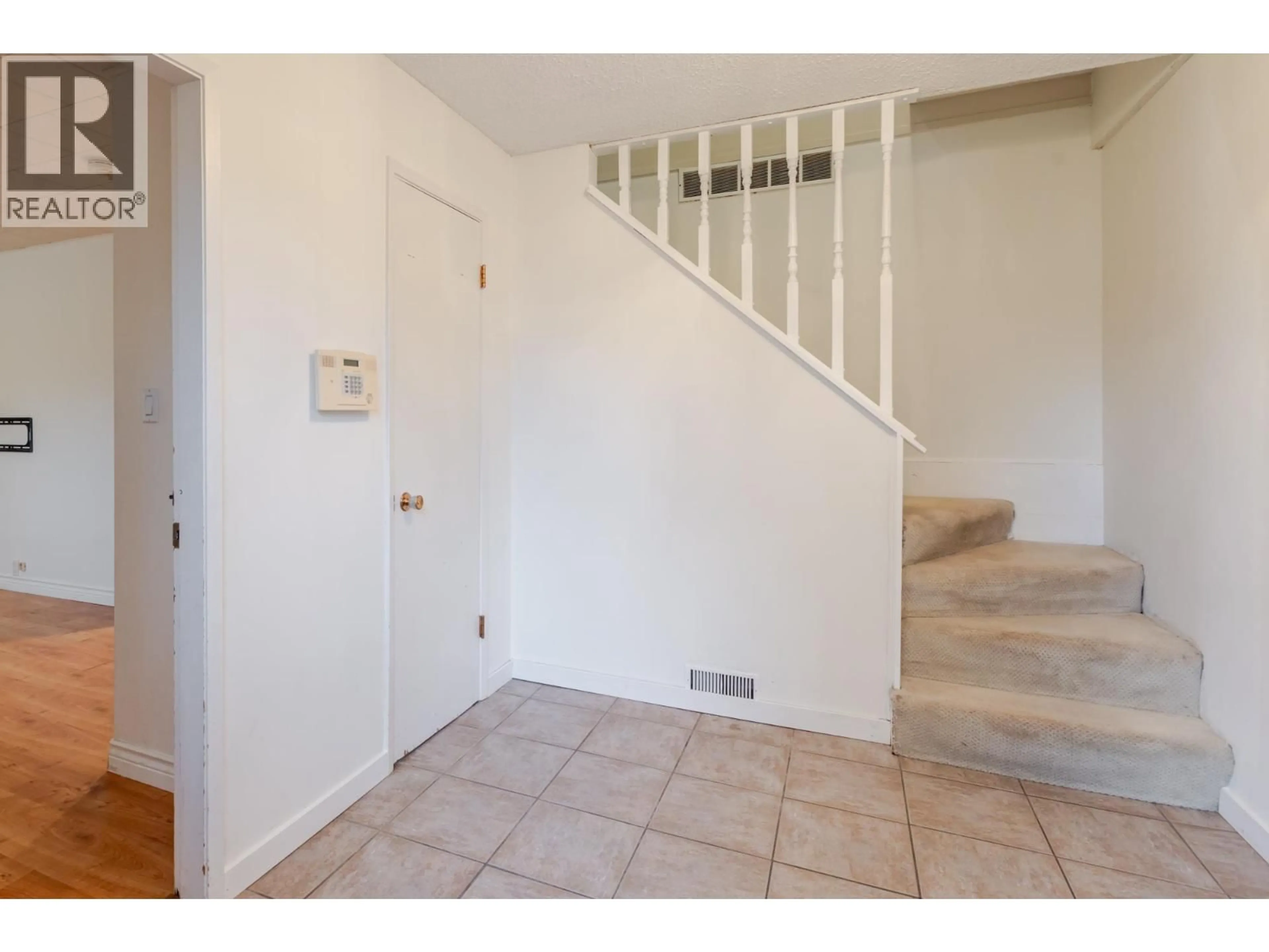 Indoor entryway for 80 53A STREET, Delta British Columbia V4M3C4