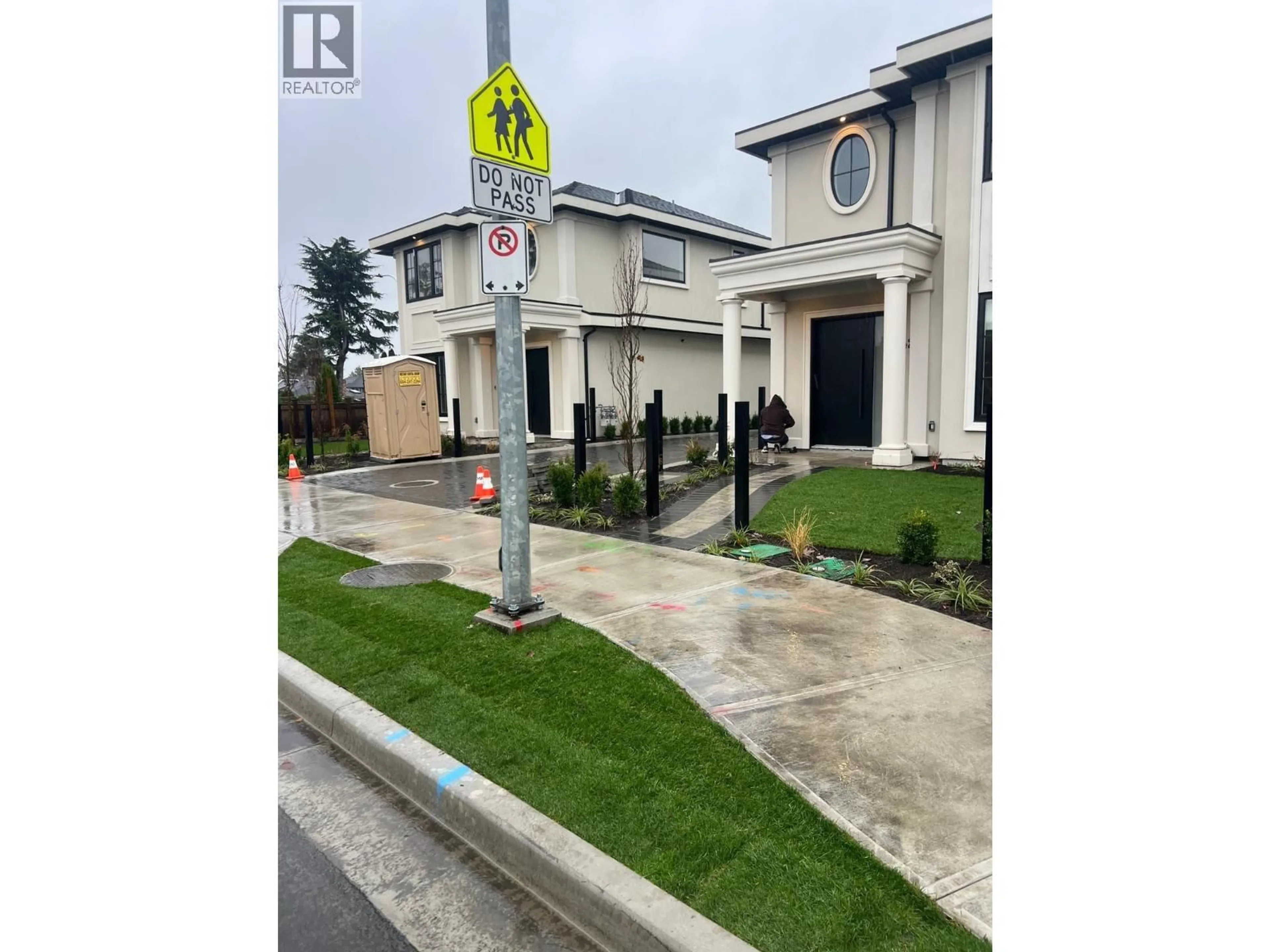 A pic from outside/outdoor area/front of a property/back of a property/a pic from drone, street for 4242 WILLIAMS ROAD, Richmond British Columbia V7E1J9