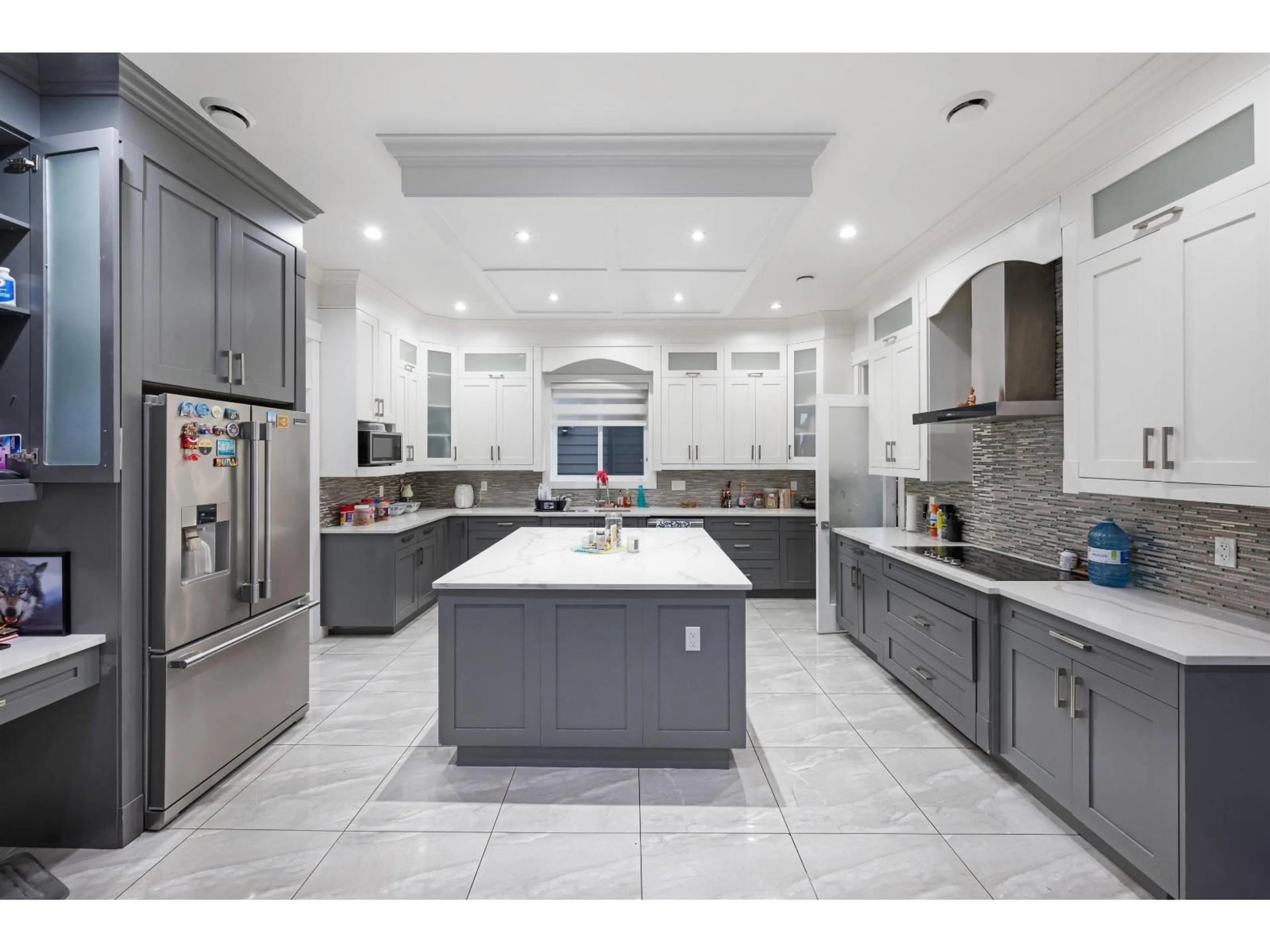 Contemporary kitchen, ceramic/tile floor for 6637 121A STREET, Surrey British Columbia V3W0H8