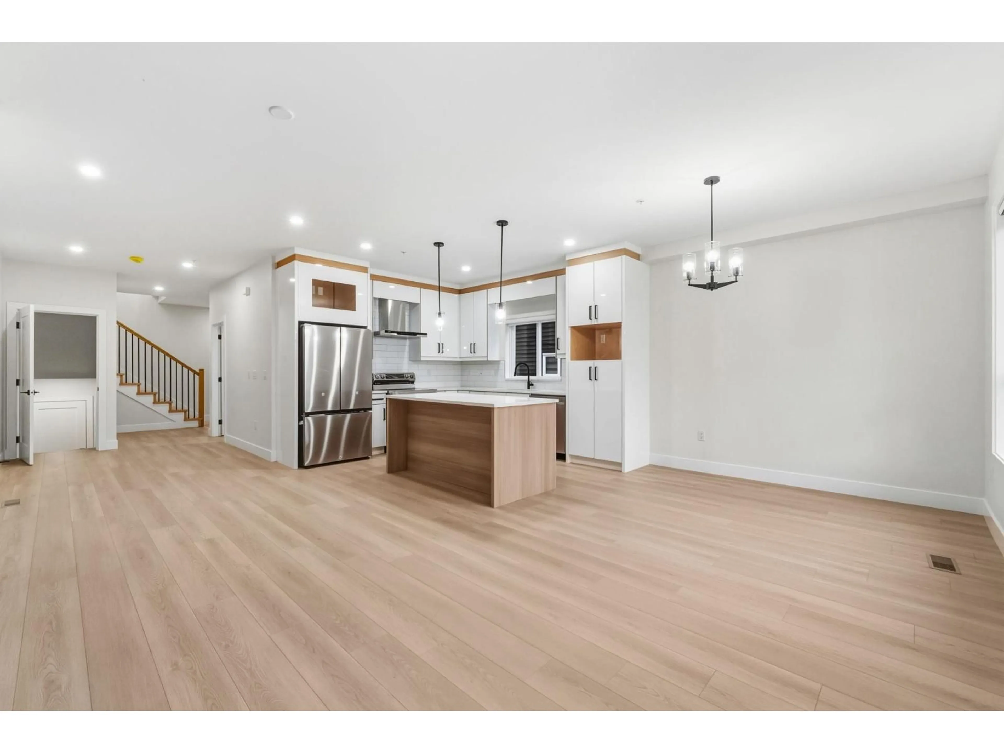 Open concept kitchen, wood/laminate floor for 32529 HIGGINBOTTOM COURT, Mission British Columbia V2V2T7