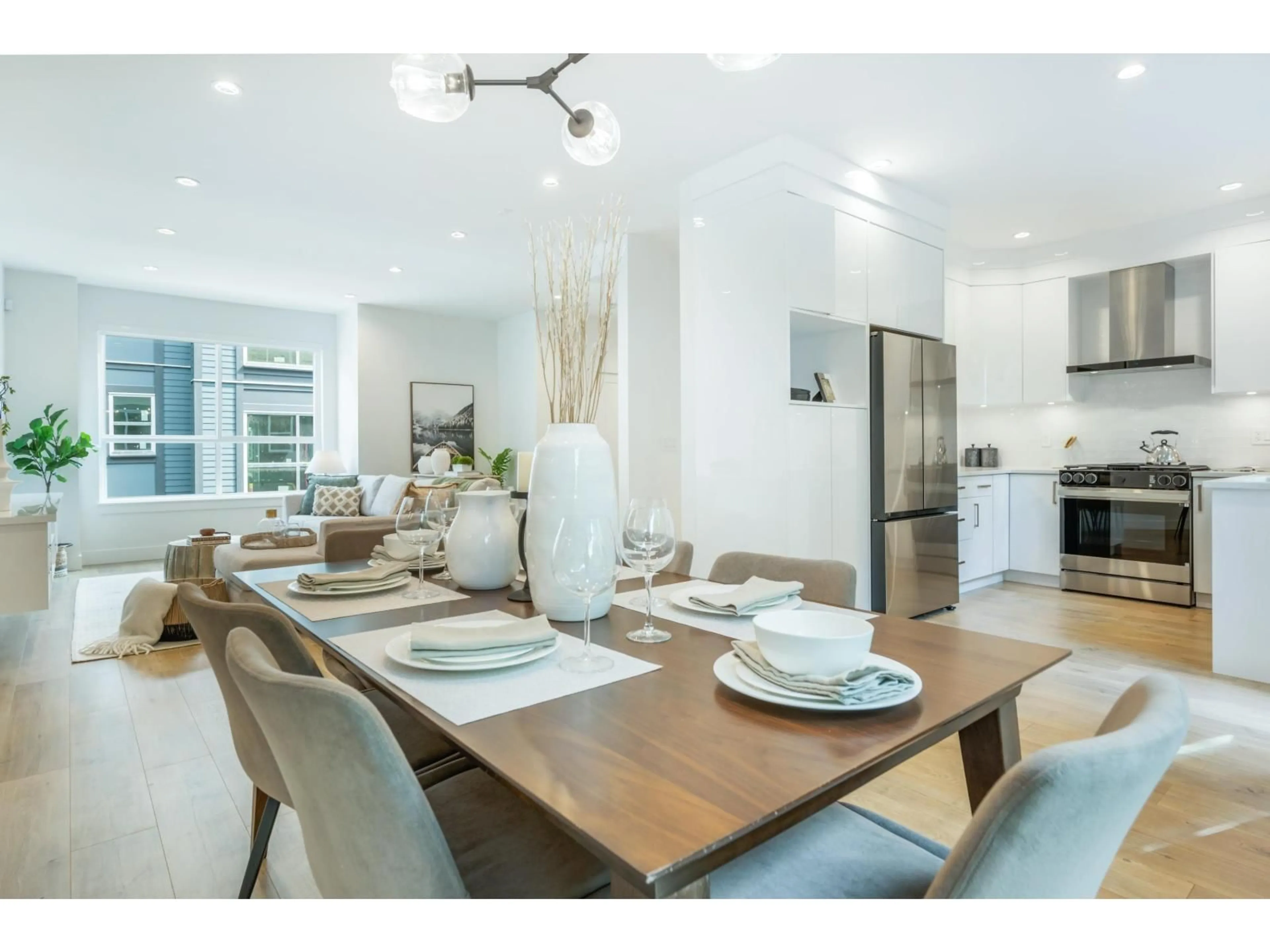 Open concept kitchen, wood/laminate floor for 34 - 6162 138 STREET, Surrey British Columbia V3X0H9