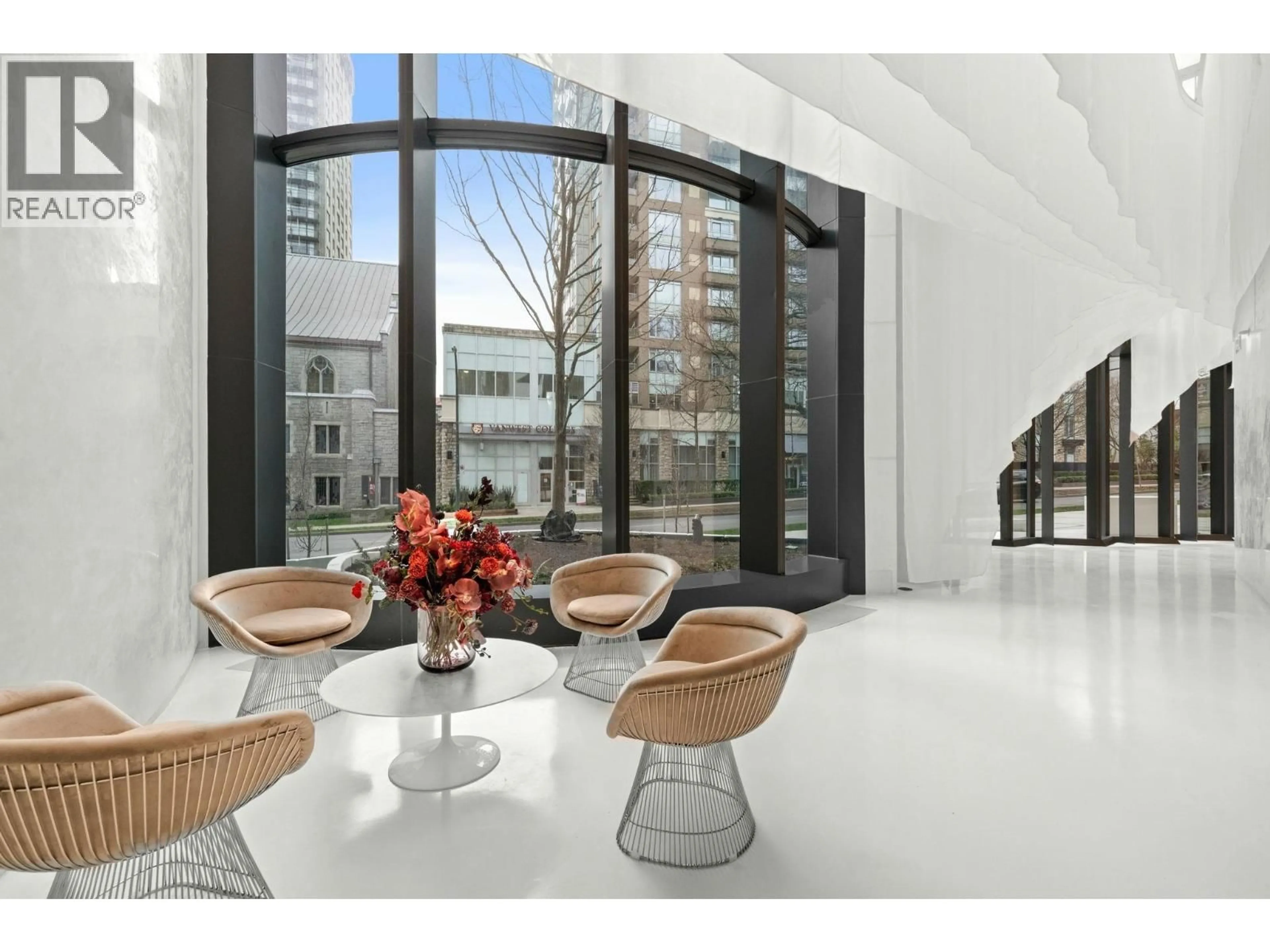 Indoor foyer for 703 - 1033 NELSON STREET, Vancouver British Columbia V6E0E5