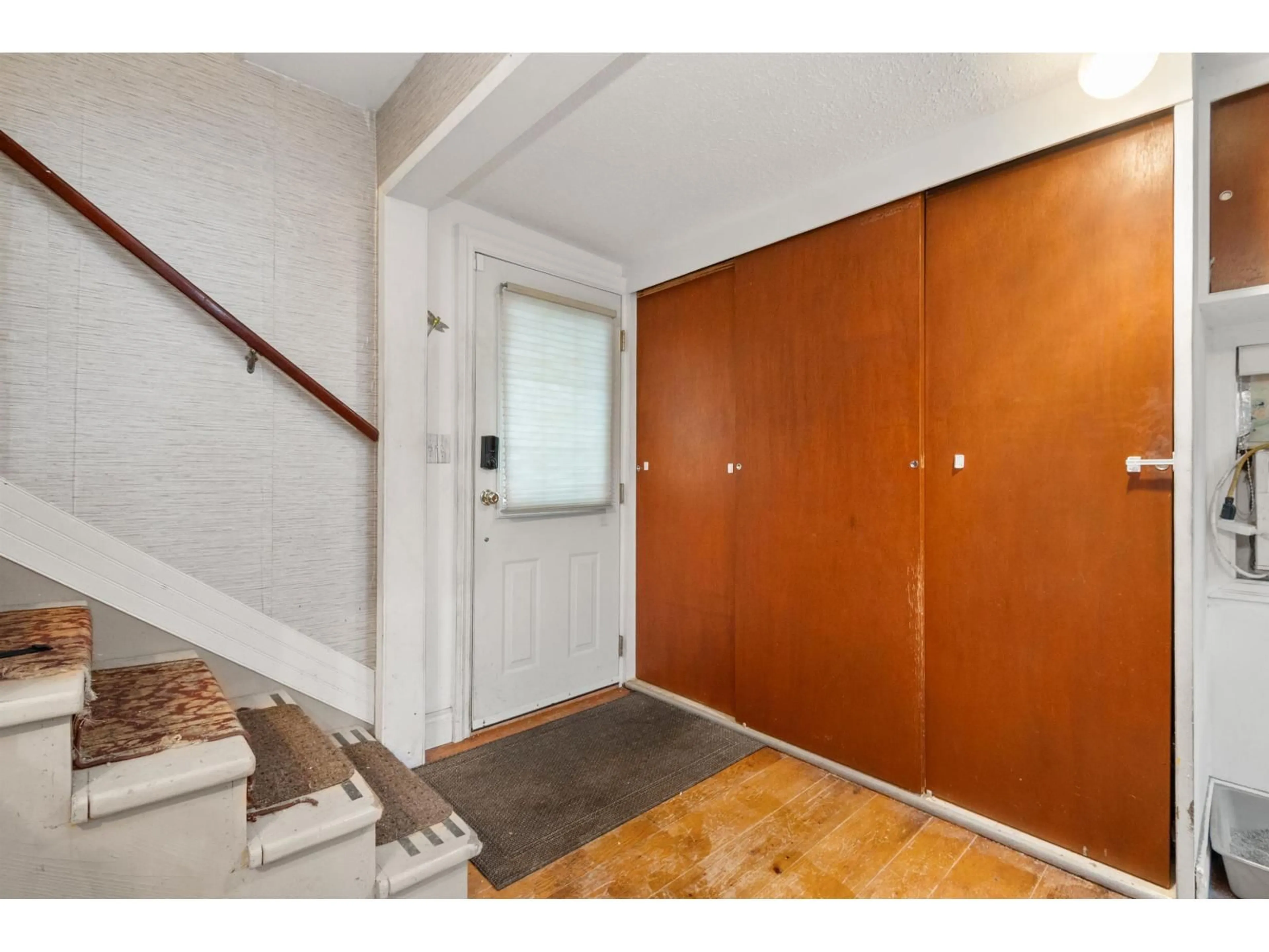 Indoor entryway for 1883 AGASSIZ AVENUE, Agassiz British Columbia V0M1A3