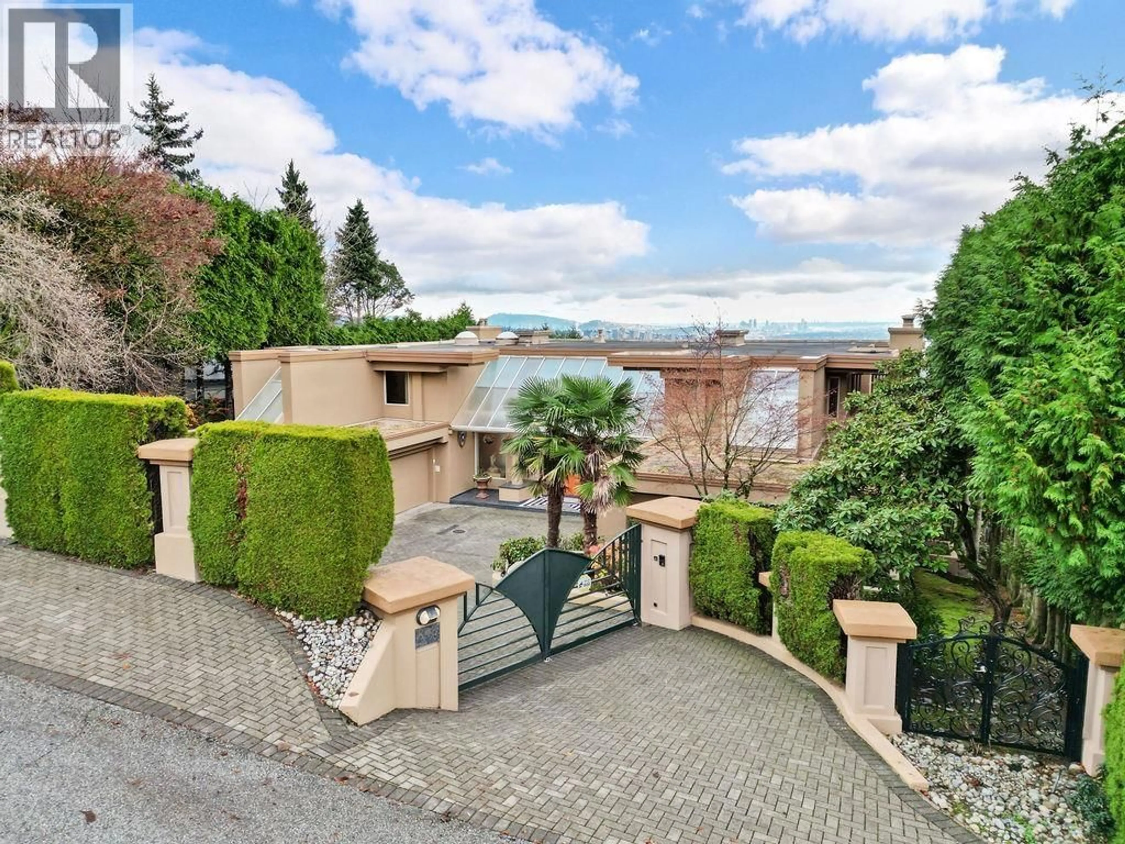 A pic from outside/outdoor area/front of a property/back of a property/a pic from drone, water/lake/river/ocean view for 848 EYREMOUNT DRIVE, West Vancouver British Columbia V7S2A9
