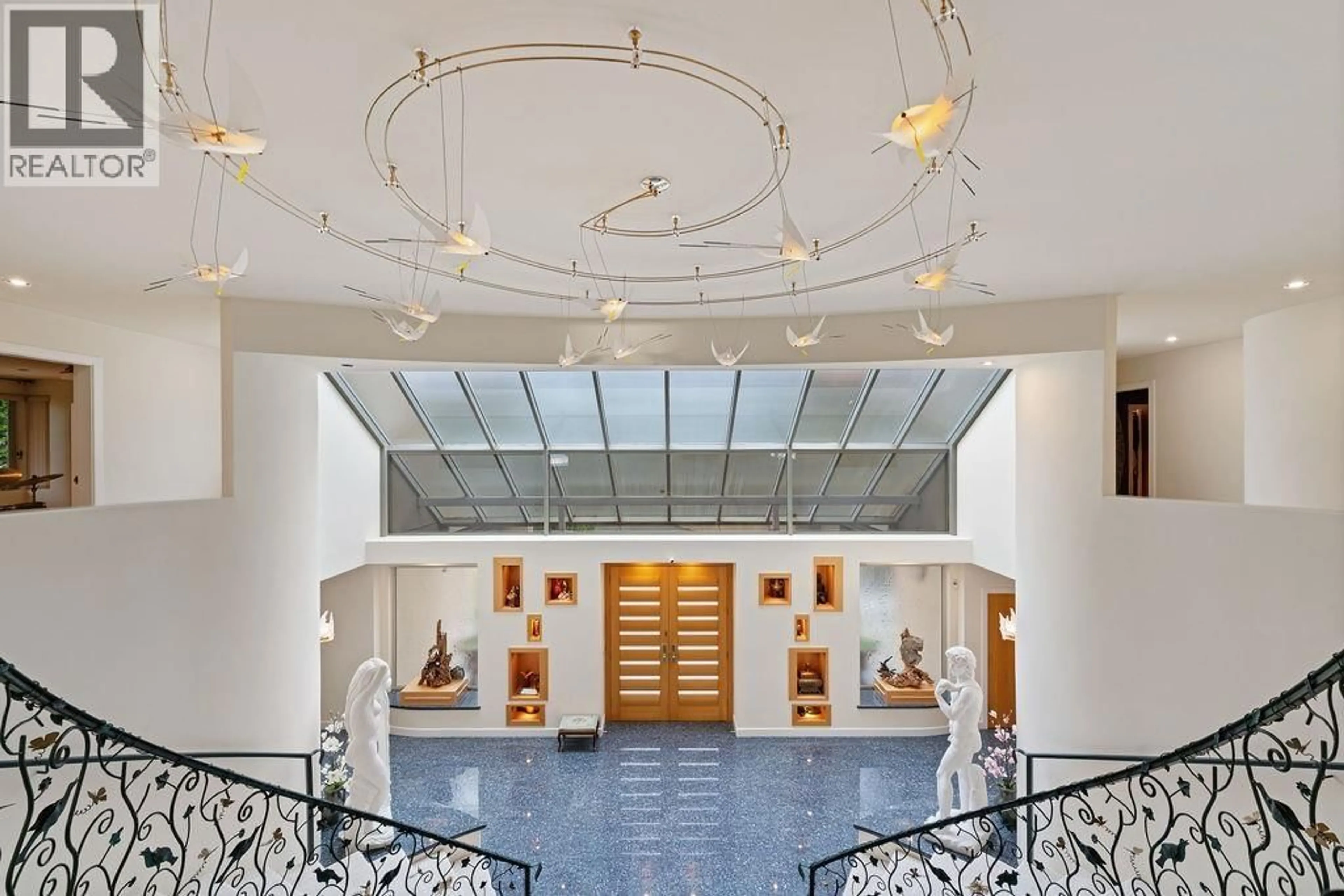 Lobby for 848 EYREMOUNT DRIVE, West Vancouver British Columbia V7S2A9