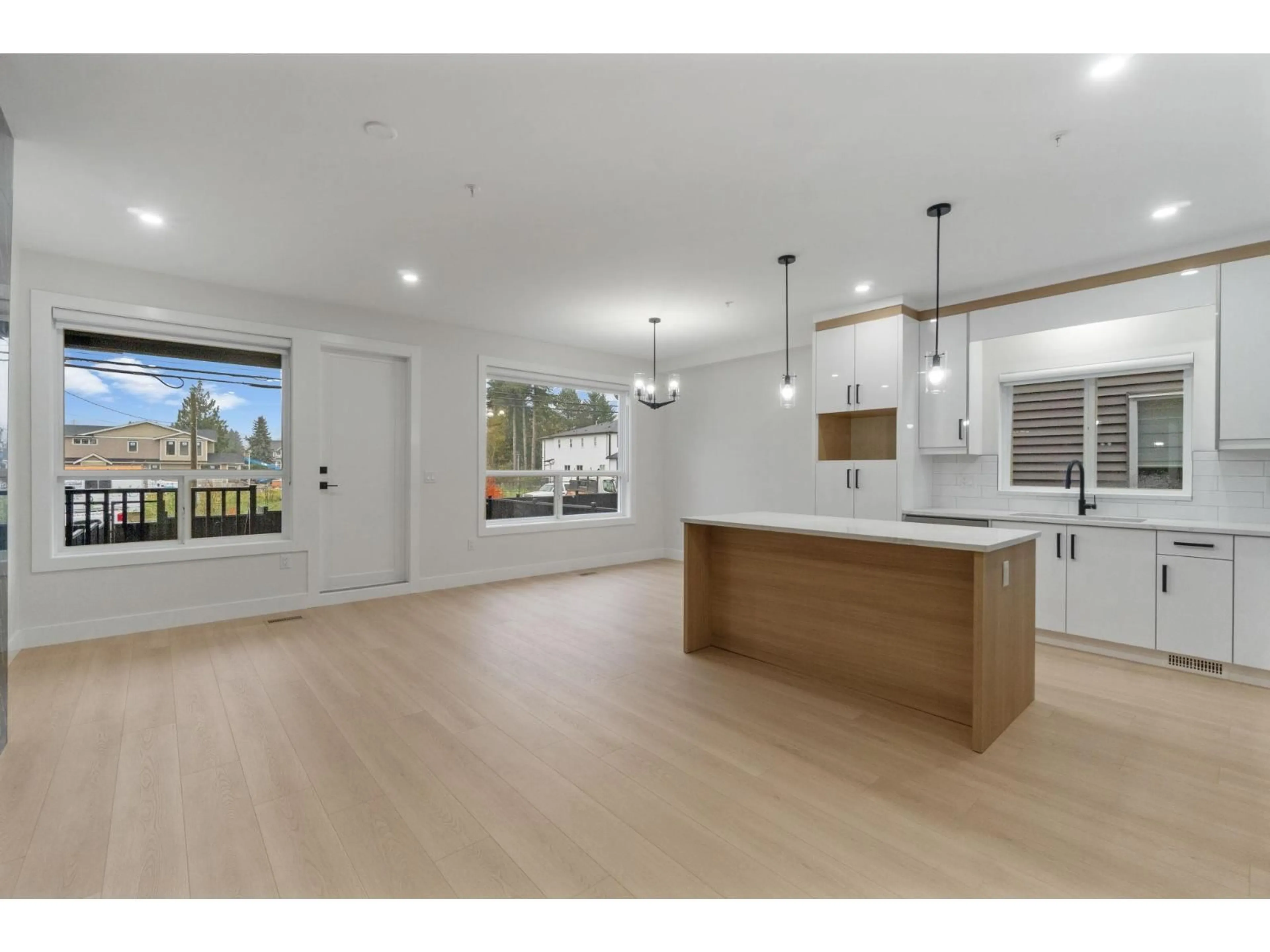 Open concept kitchen, wood/laminate floor for 32531 HIGGINBOTTOM COURT, Mission British Columbia V2V2T7