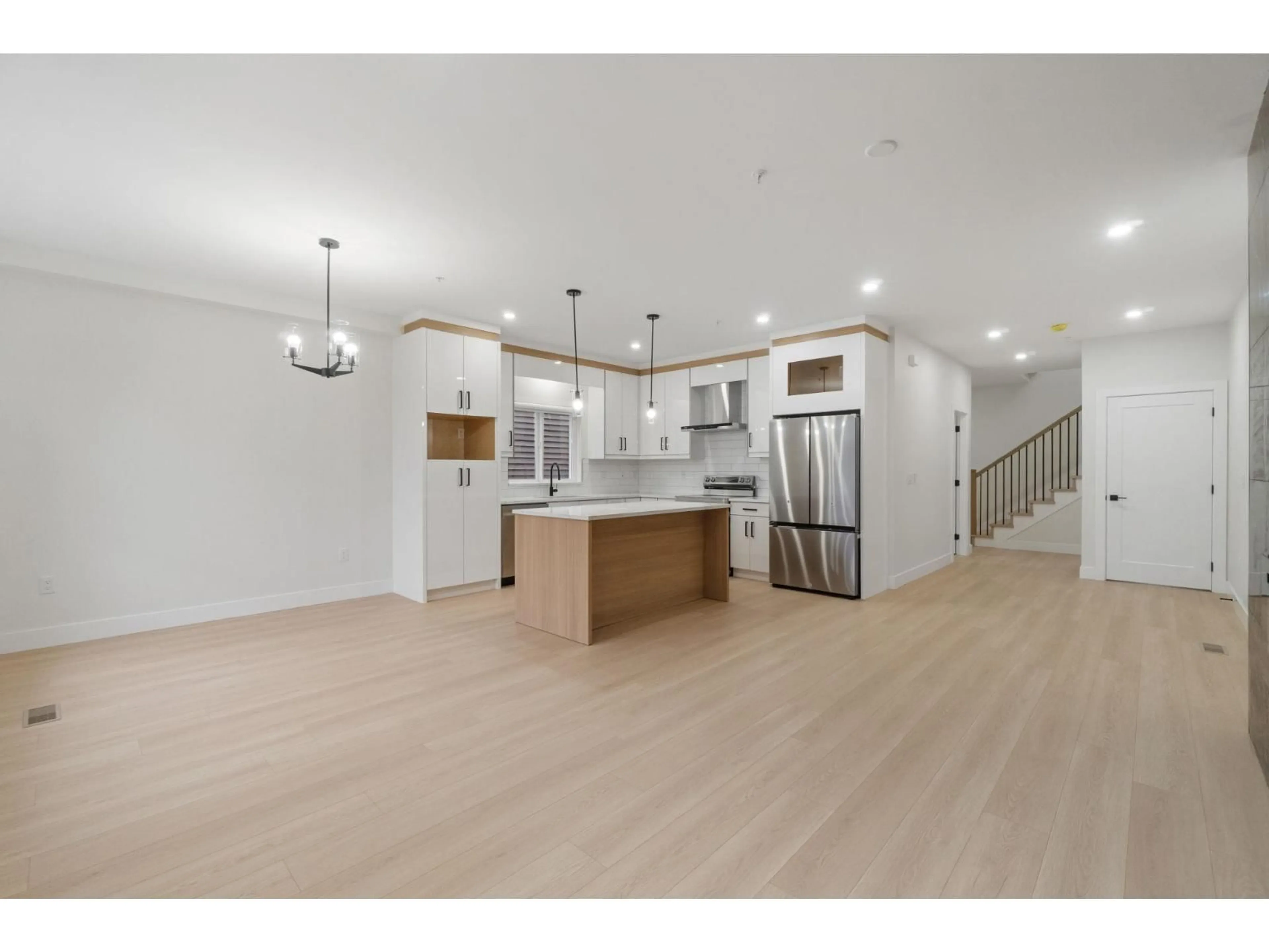 Open concept kitchen, wood/laminate floor for 32531 HIGGINBOTTOM COURT, Mission British Columbia V2V2T7