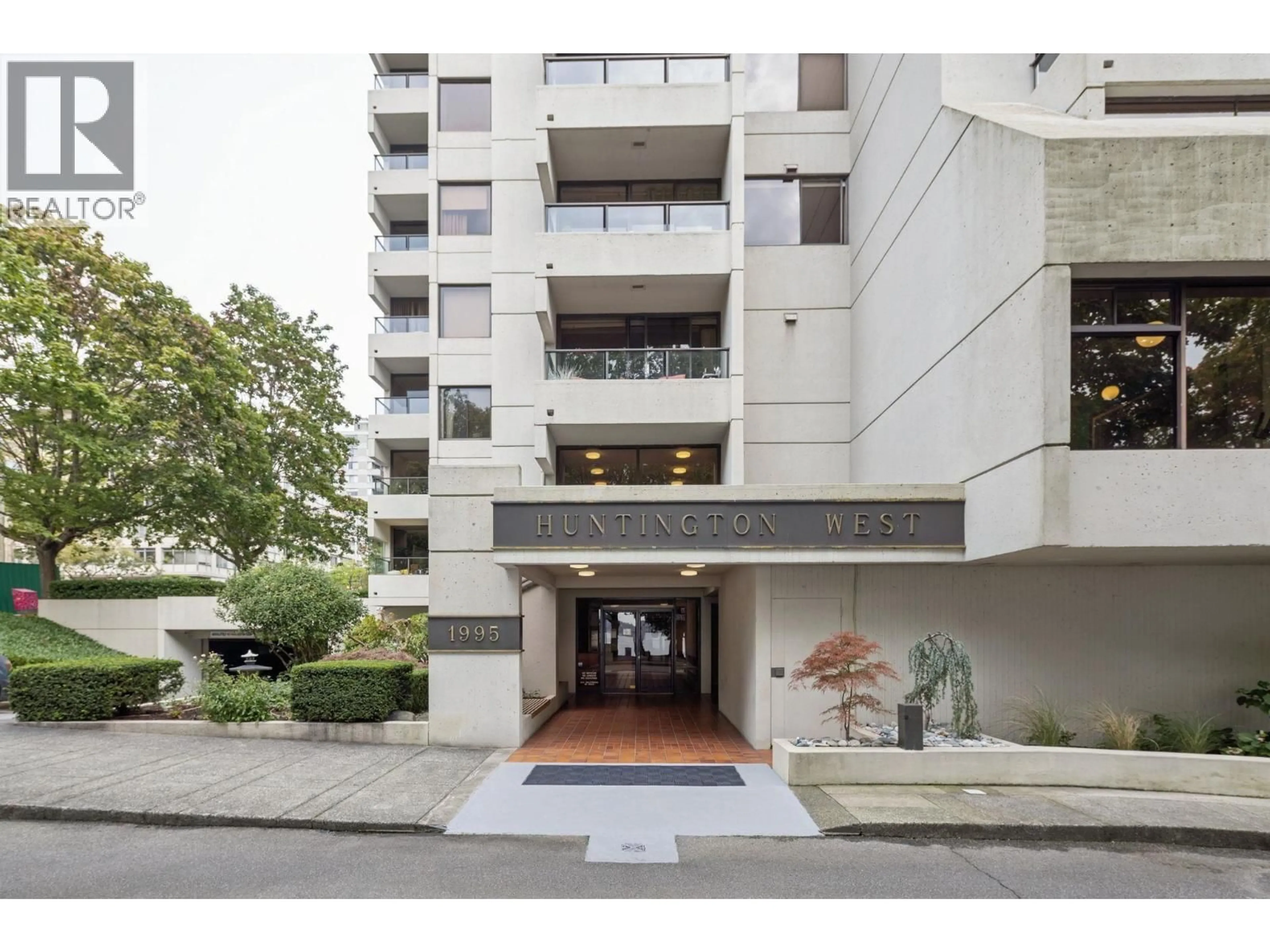 Indoor foyer for 301 - 1995 BEACH AVENUE, Vancouver British Columbia V6G2Y3