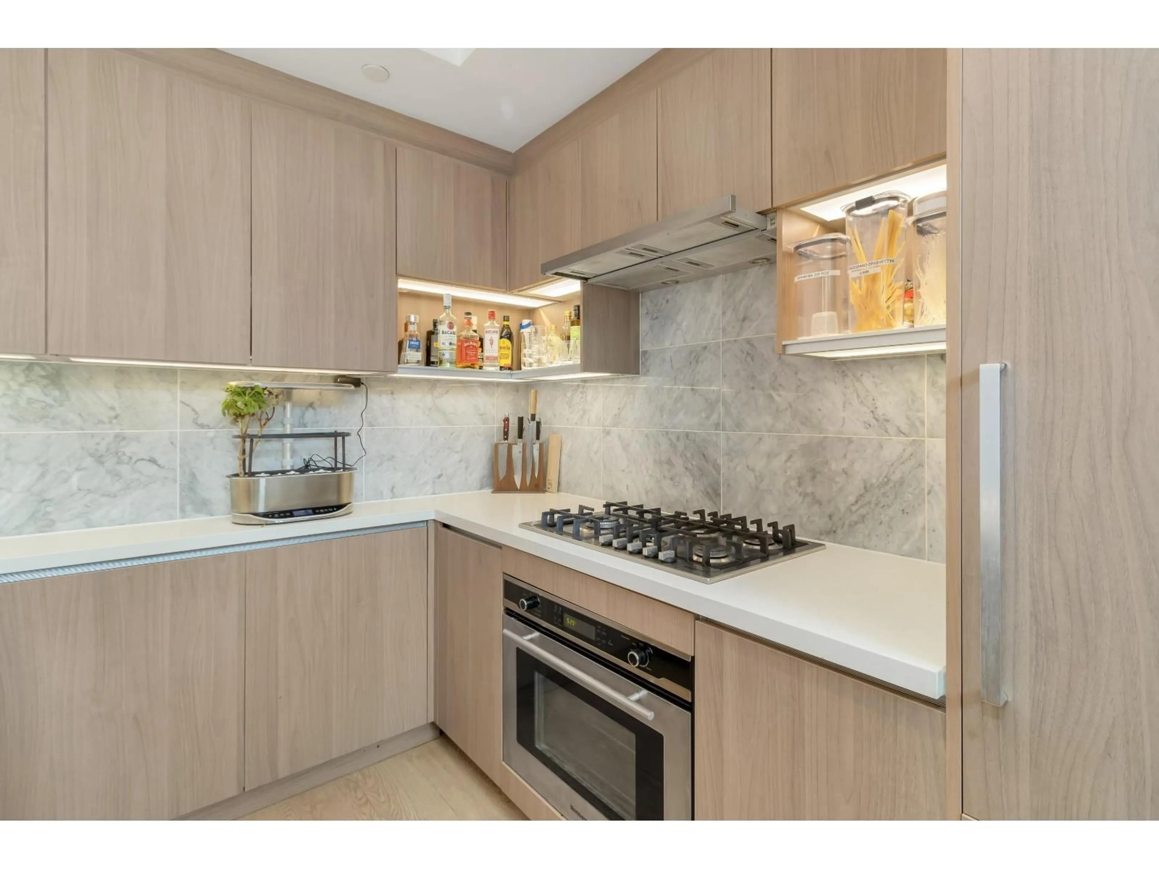 Standard kitchen, ceramic/tile floor for TH3 - 13720 100 AVENUE, Surrey British Columbia V3T0L5