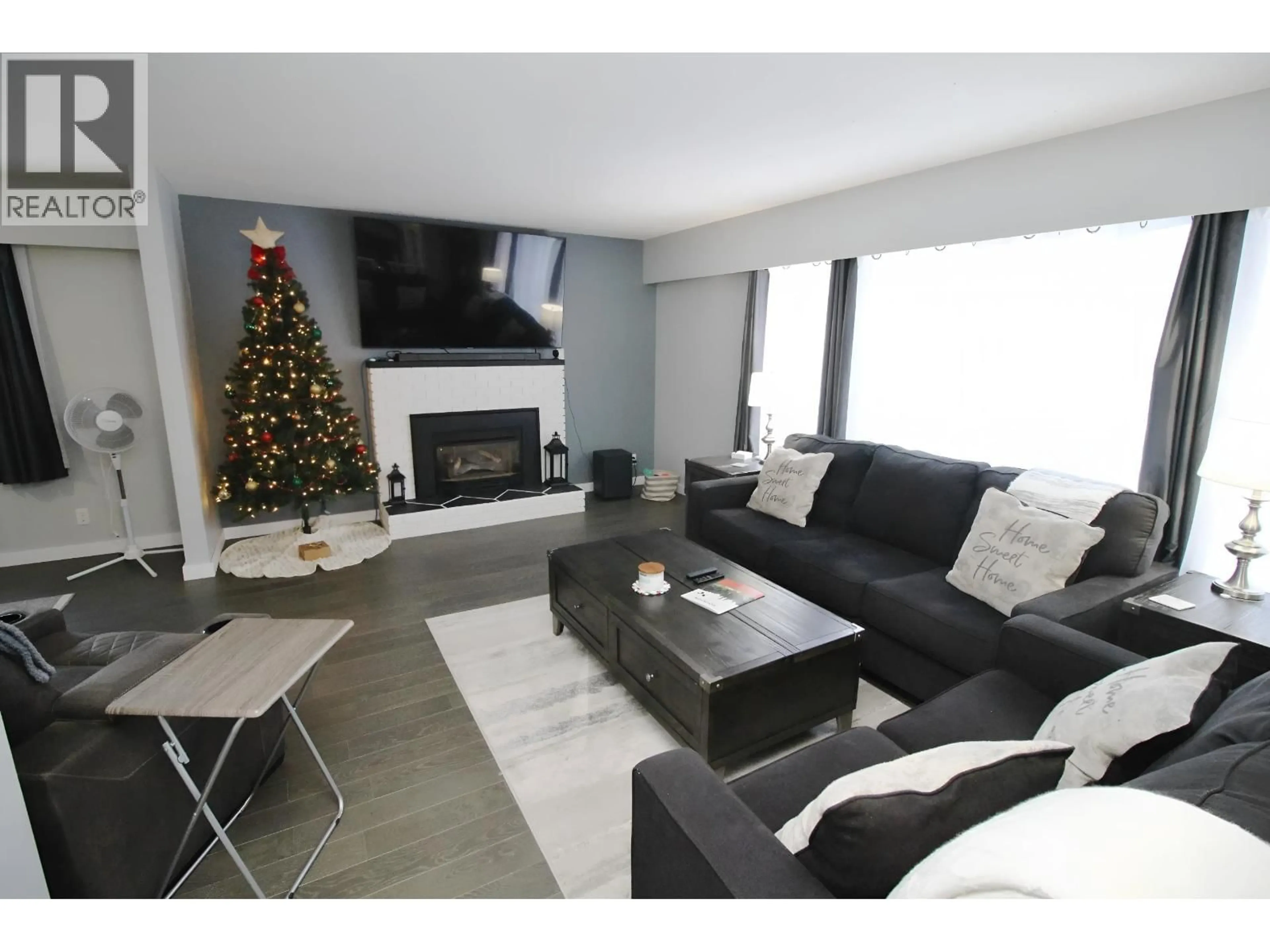 Living room with furniture, unknown for 3313 PARISH ROAD, Houston British Columbia V0J1Z0