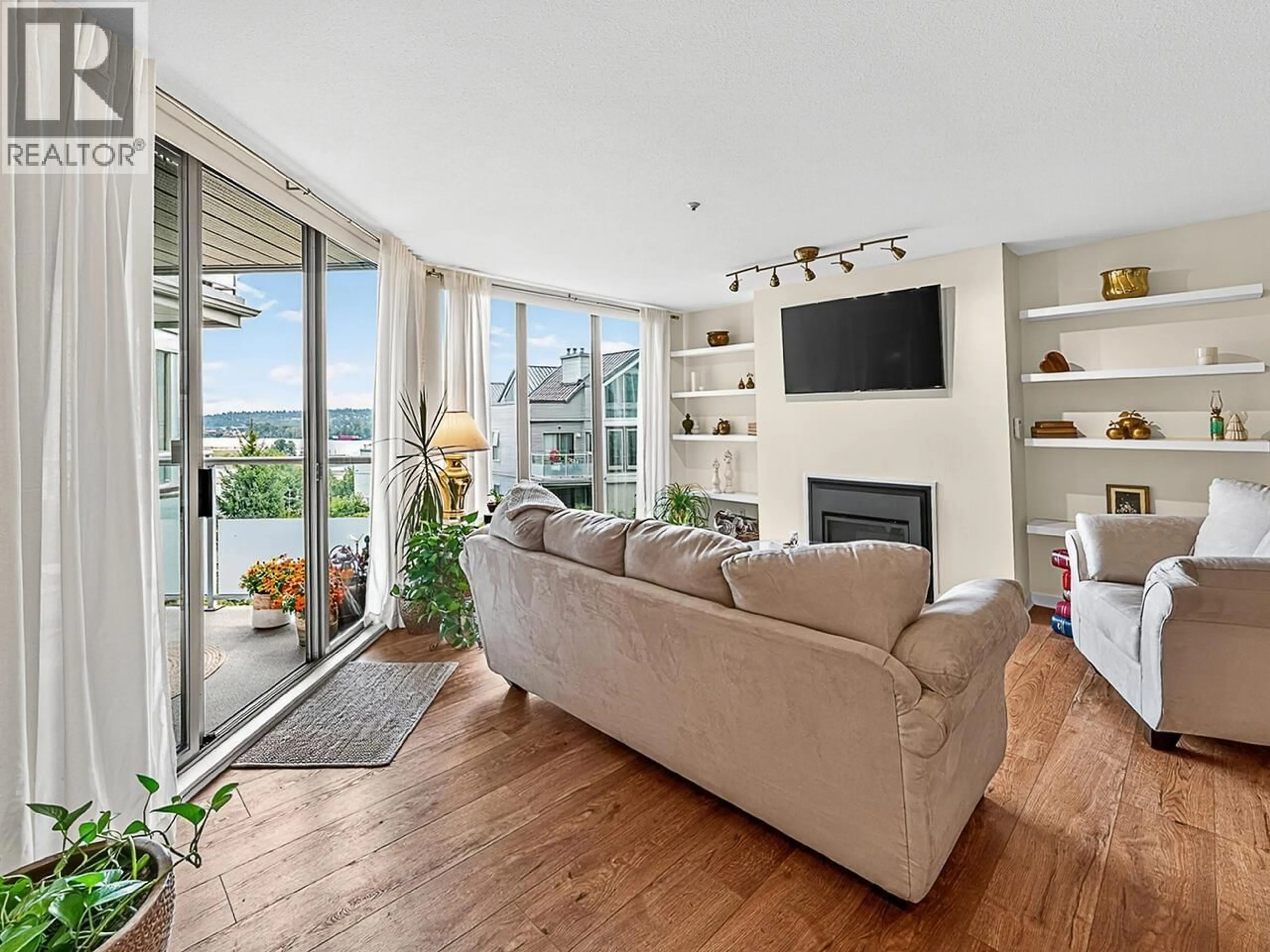 Living room with furniture, unknown for 402 - 68 RICHMOND STREET, New Westminster British Columbia V3L5S2