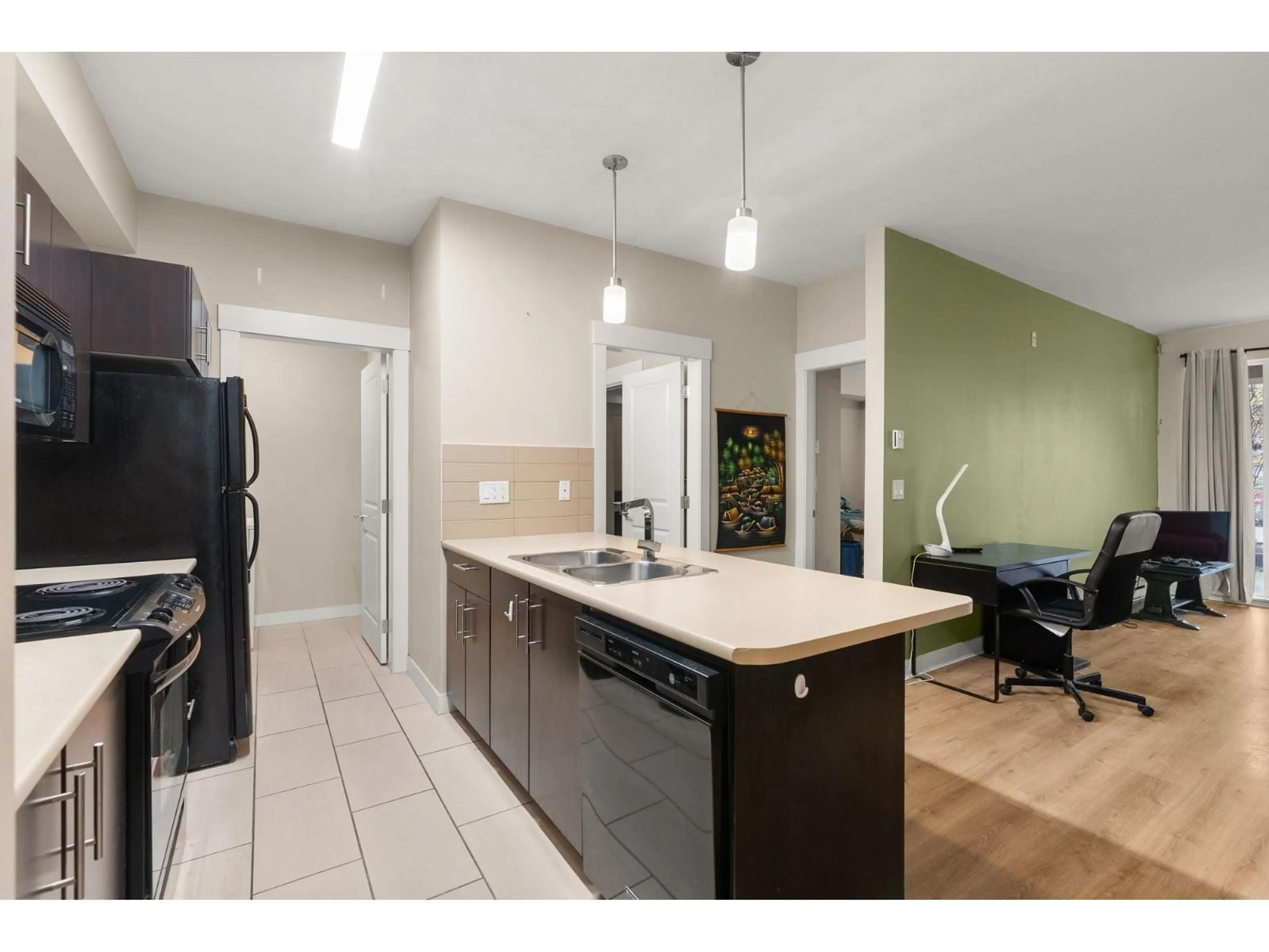 Open concept kitchen, unknown for 103 - 33545 RAINBOW AVENUE, Abbotsford British Columbia V2S0B9