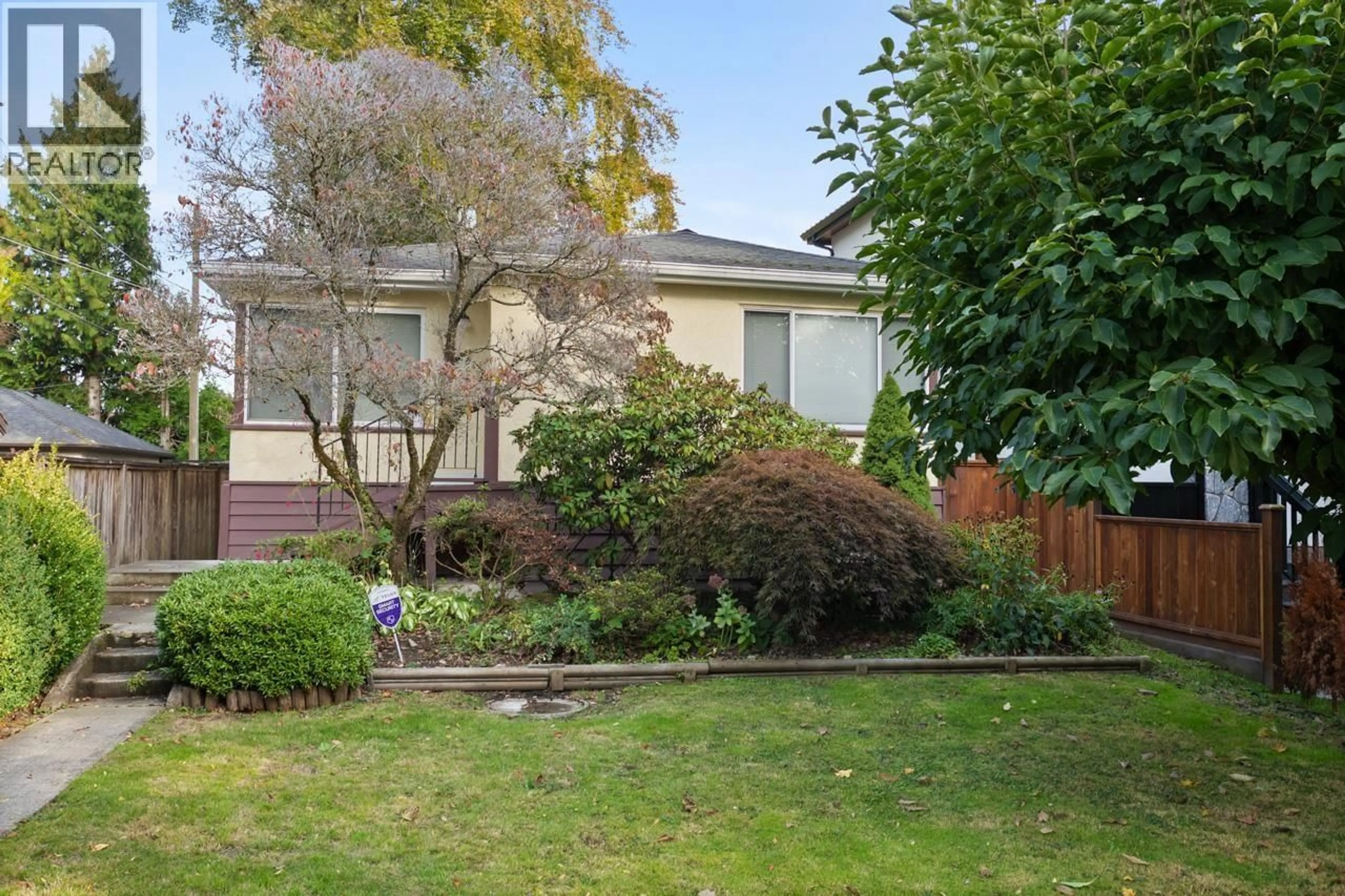 A pic from outside/outdoor area/front of a property/back of a property/a pic from drone, street for 7526 SELKIRK STREET, Vancouver British Columbia V6P4H4