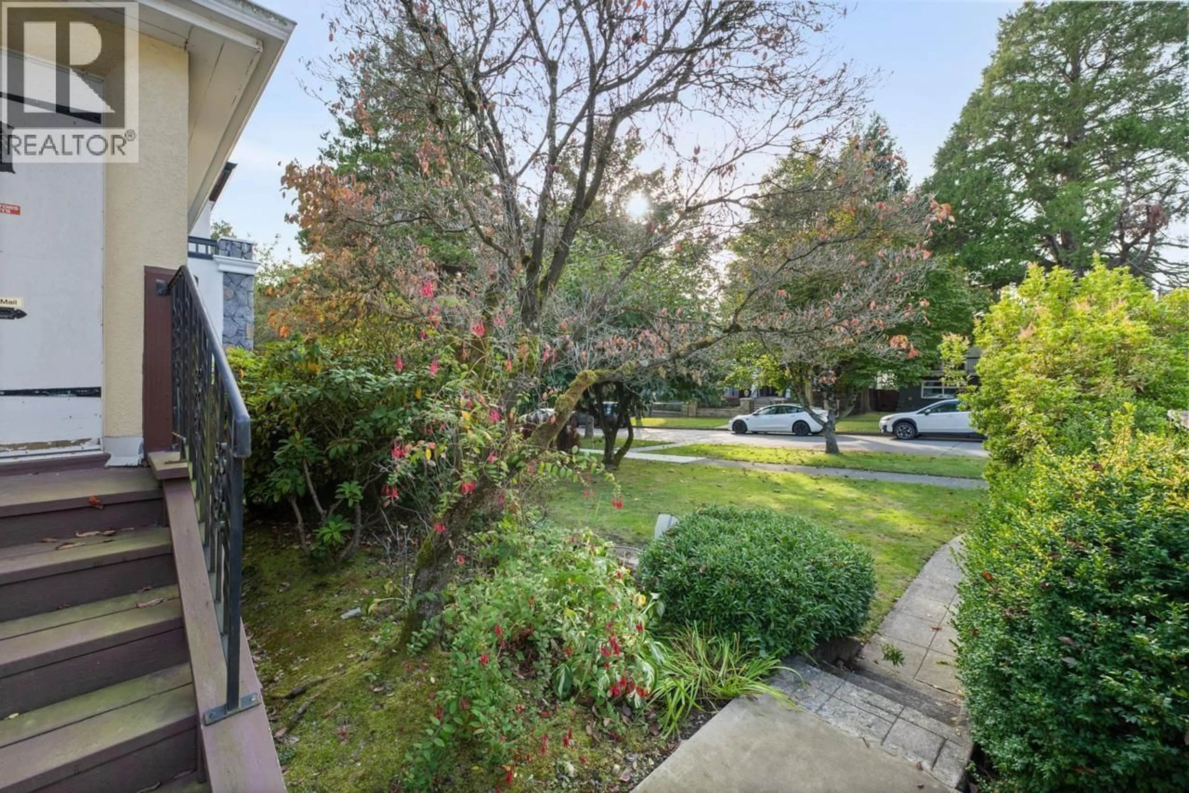 A pic from outside/outdoor area/front of a property/back of a property/a pic from drone, street for 7526 SELKIRK STREET, Vancouver British Columbia V6P4H4