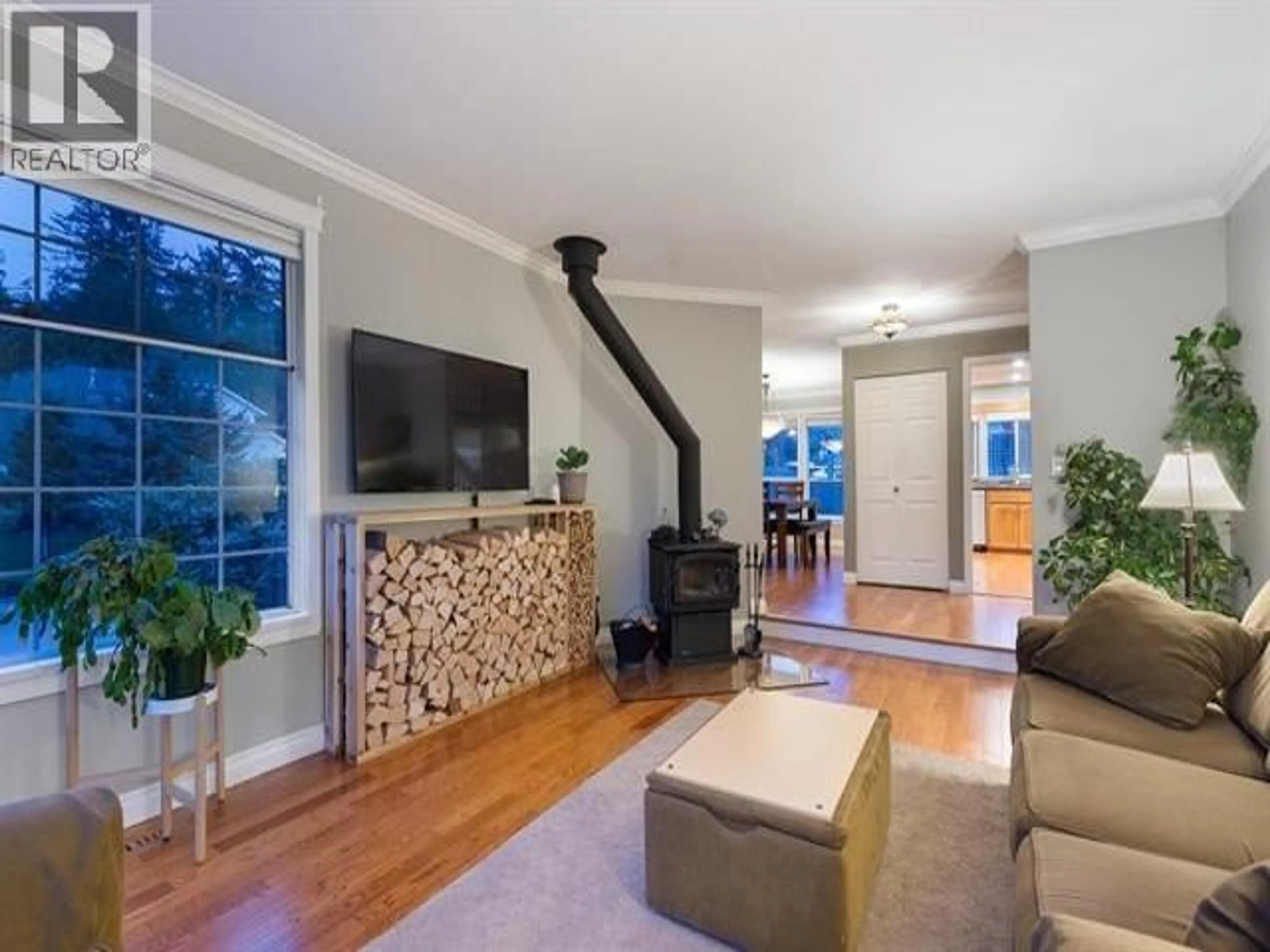 Living room with furniture, wood/laminate floor for 23390 123 AVENUE, Maple Ridge British Columbia V2X0P7