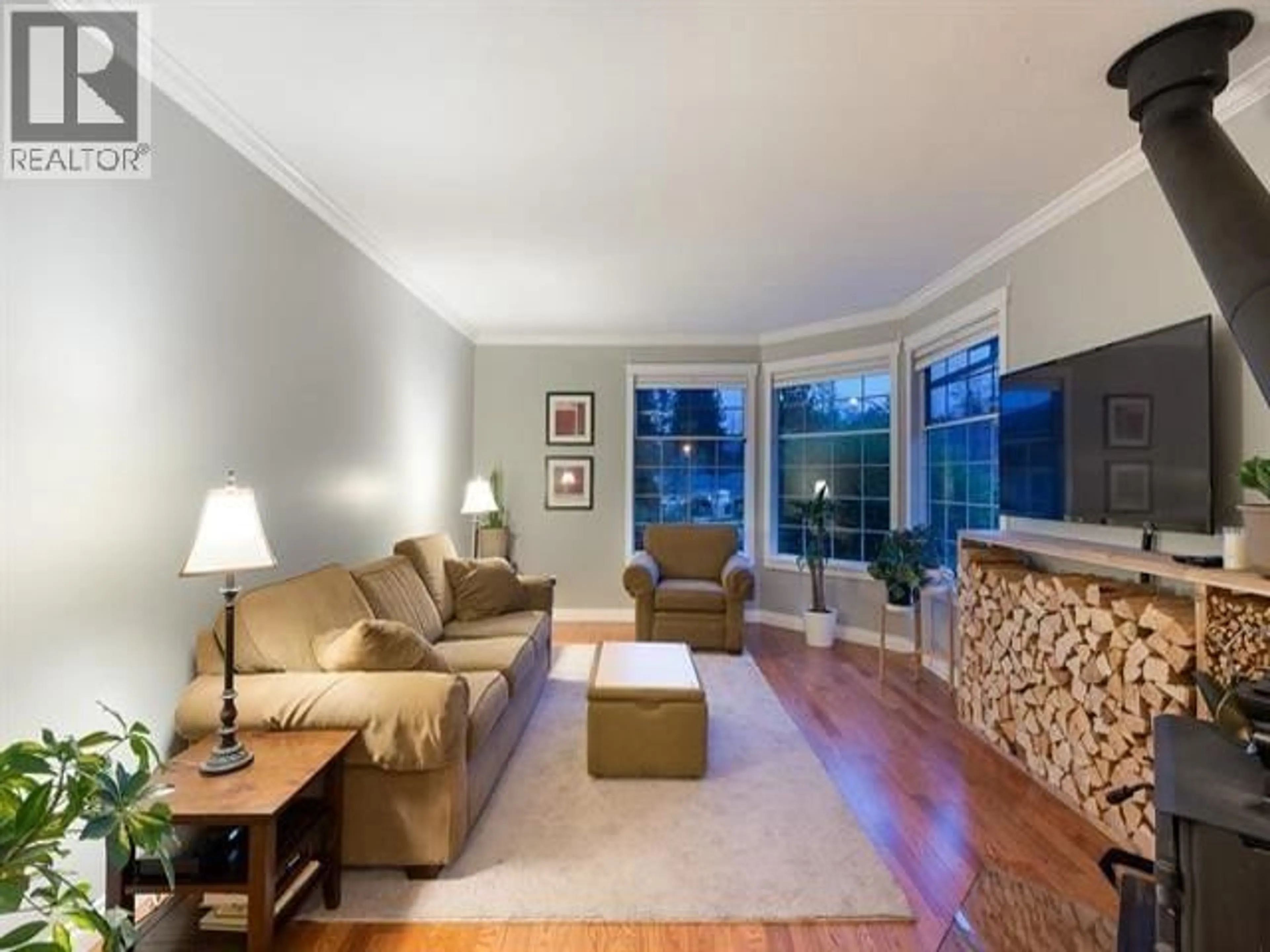 Living room with furniture, wood/laminate floor for 23390 123 AVENUE, Maple Ridge British Columbia V2X0P7