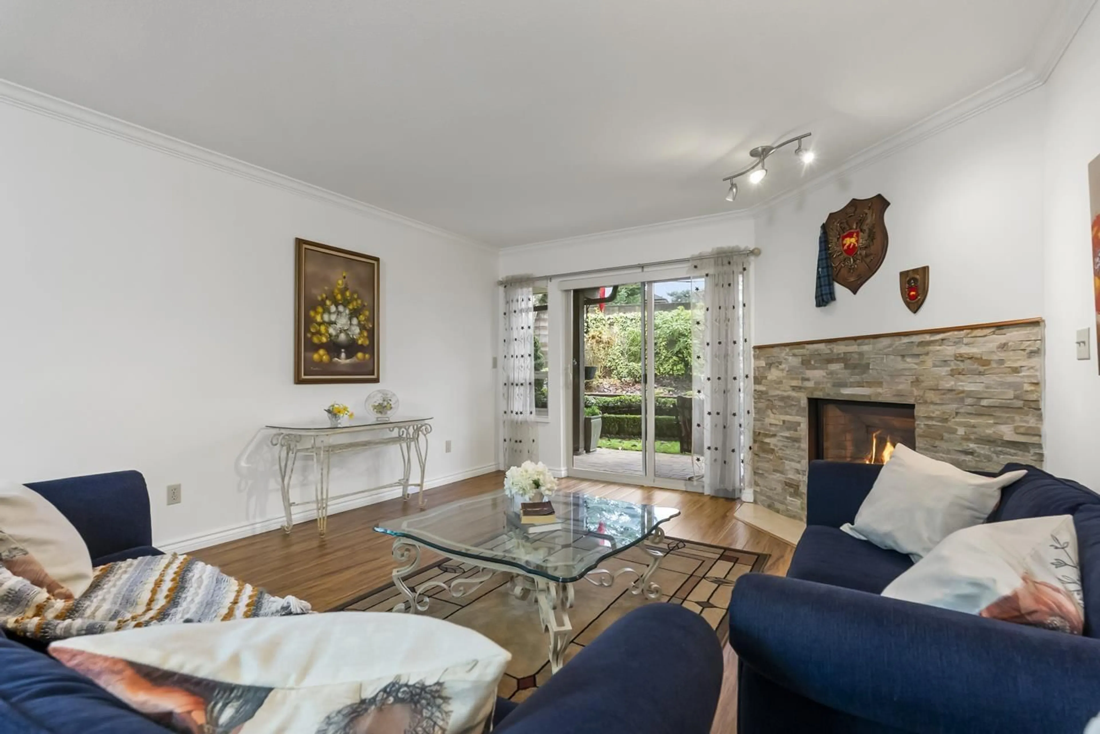 Living room with furniture, unknown for 133 - 15153 98 AVENUE, Surrey British Columbia V3R9M8