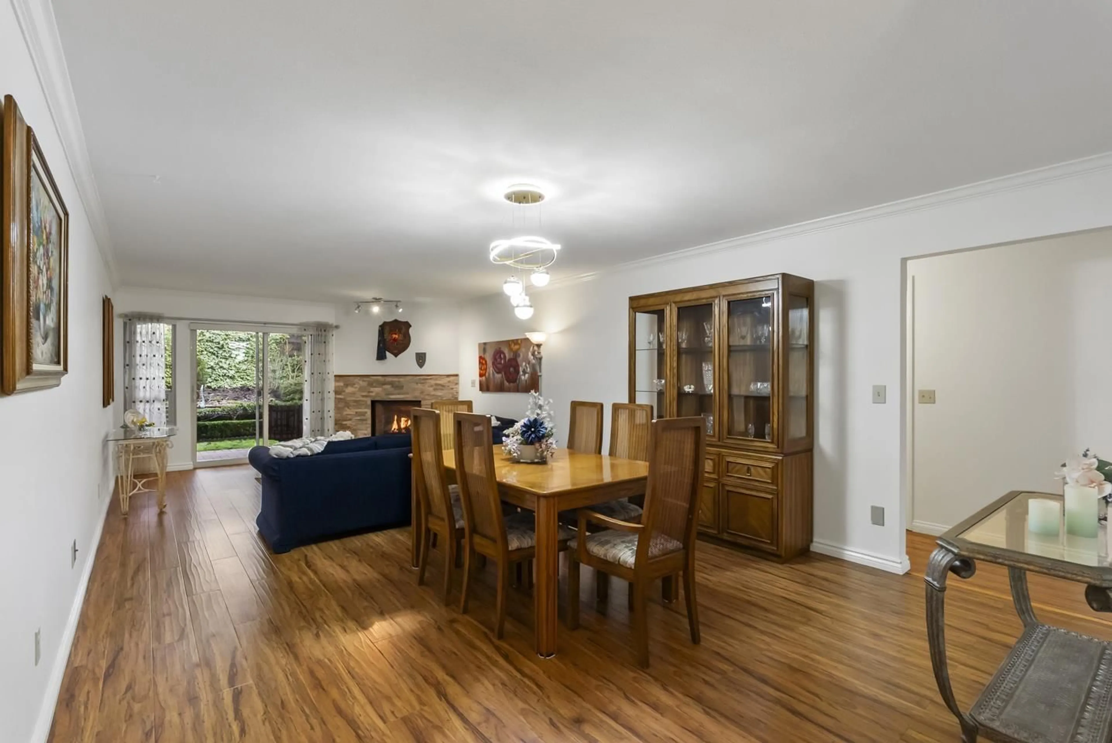 Dining room, wood/laminate floor for 133 - 15153 98 AVENUE, Surrey British Columbia V3R9M8