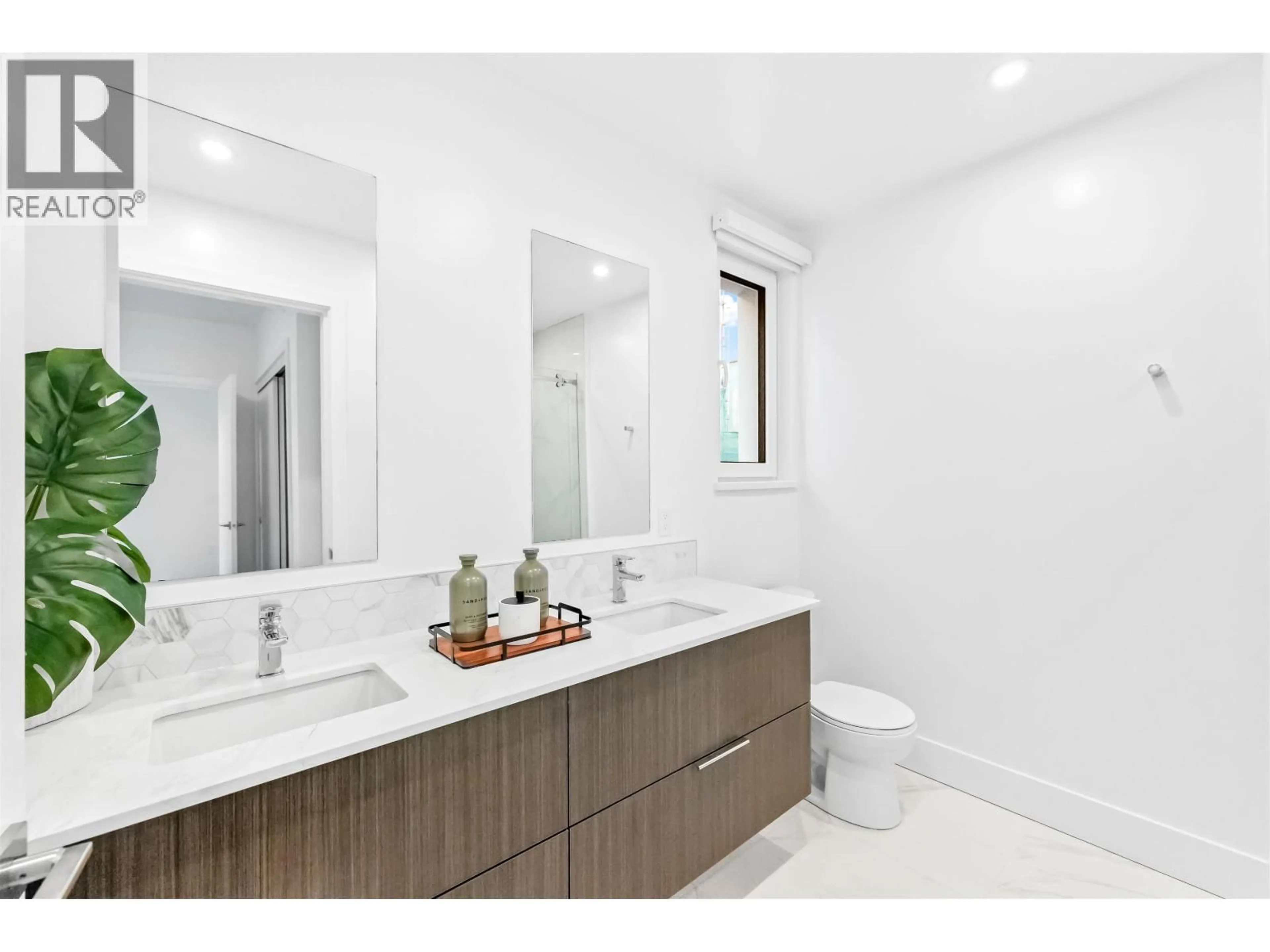 Standard bathroom, ceramic/tile floor for 308 - 2250 1ST AVENUE, Vancouver British Columbia V5N1B6