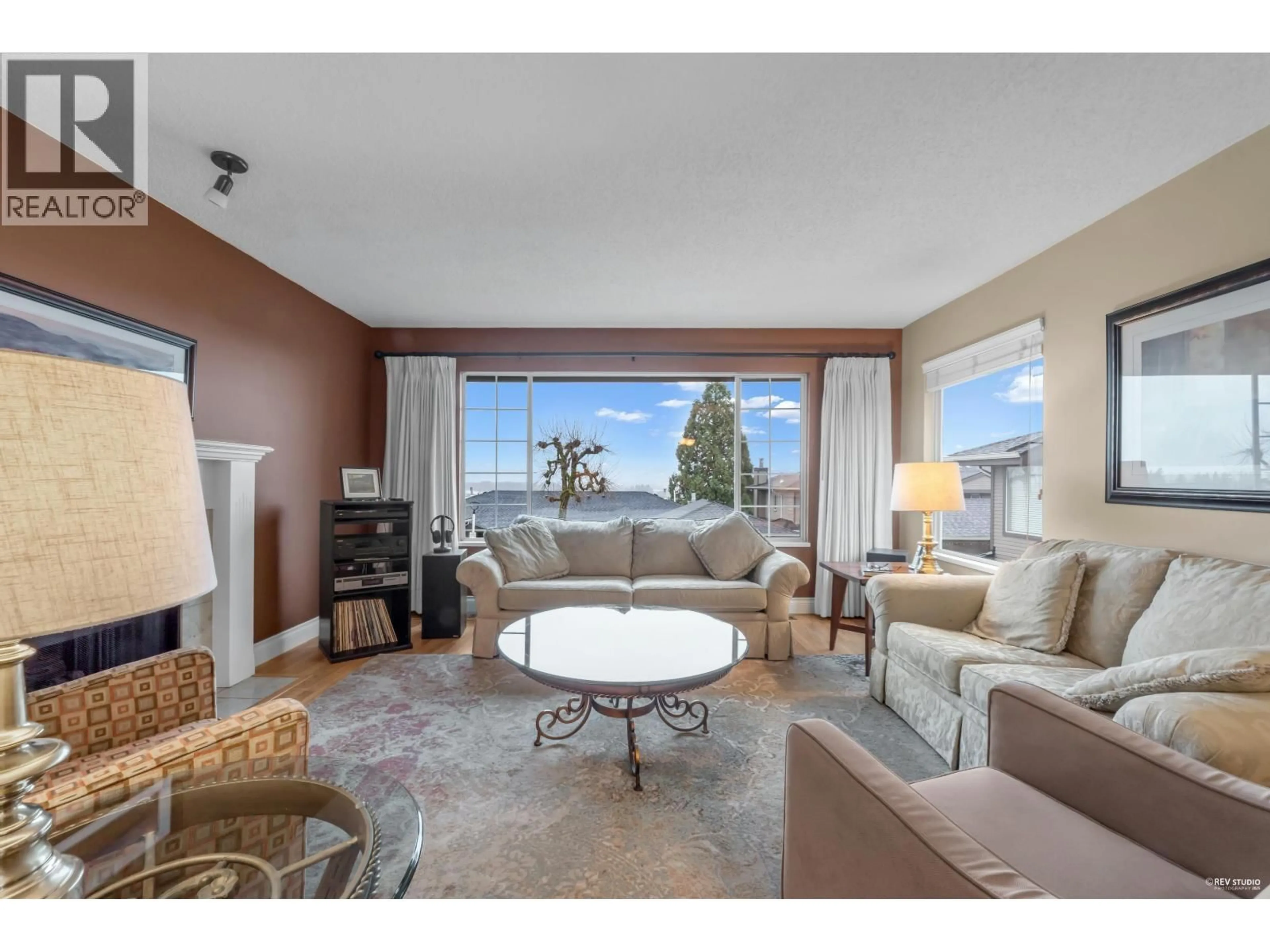 Living room with furniture, unknown for 205 - 1140 CASTLE CRESCENT, Port Coquitlam British Columbia V3C5R6