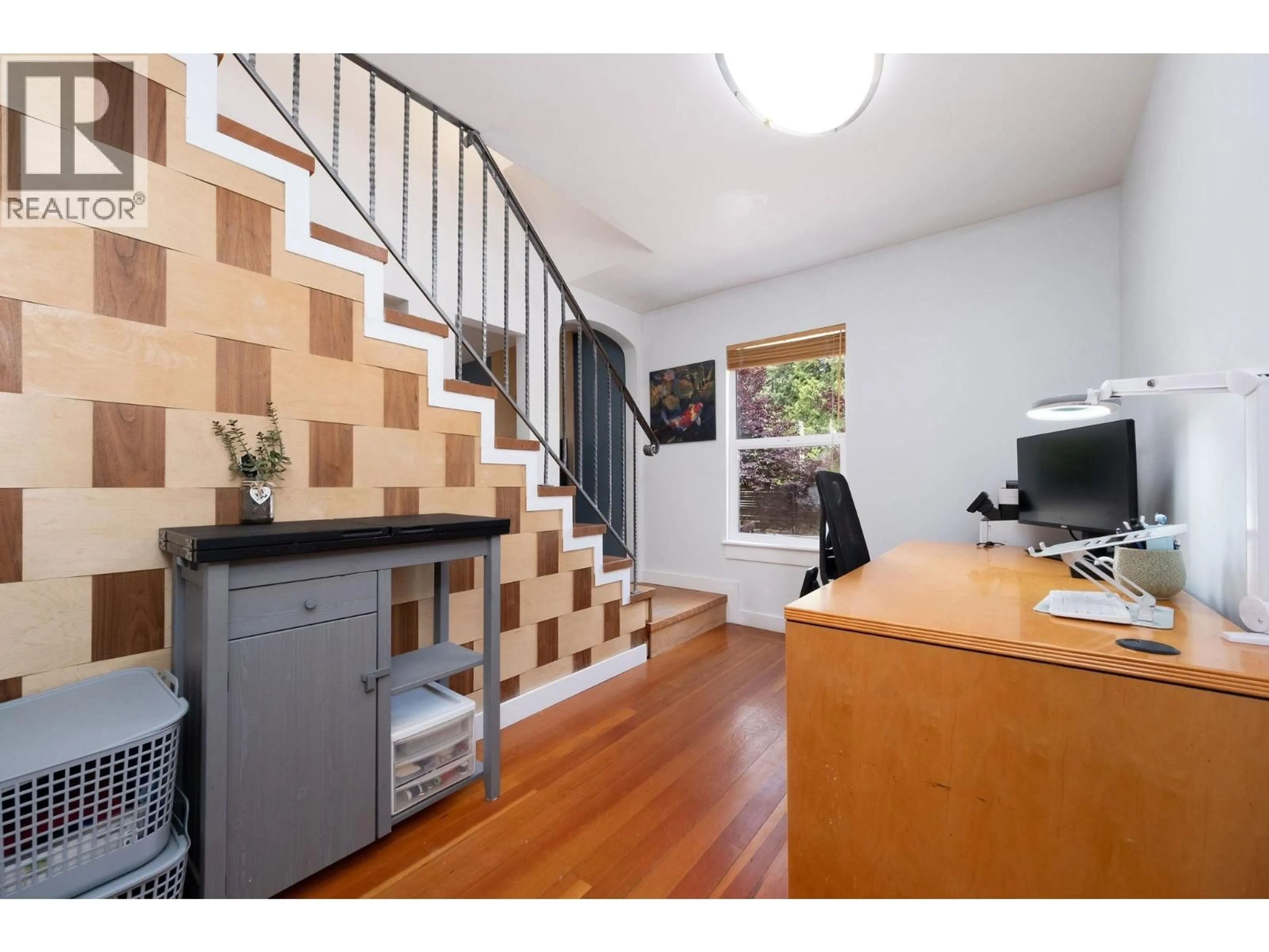 Unknown for 1075 GLADWIN DRIVE, North Vancouver British Columbia V7R1A1