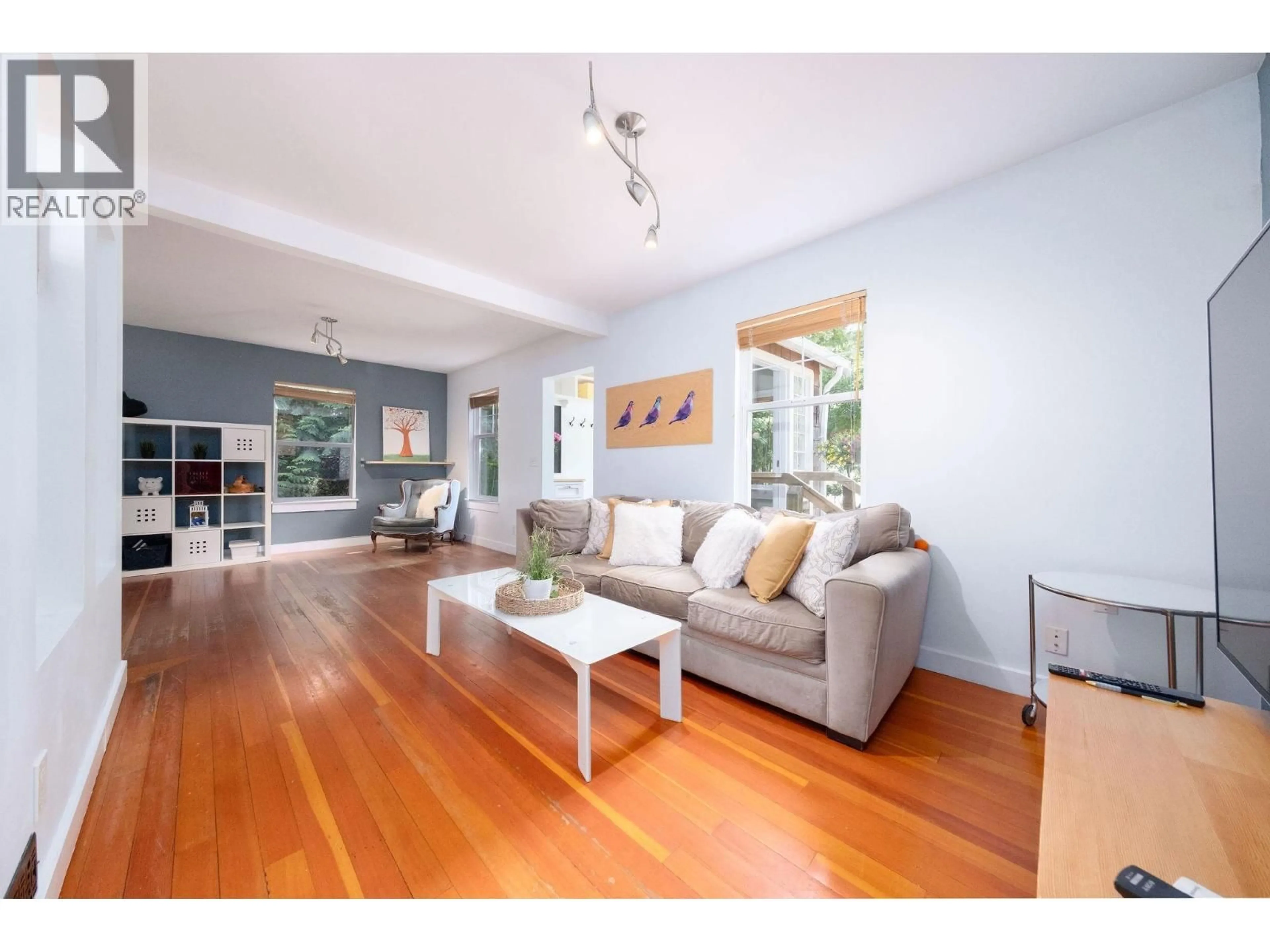 Living room with furniture, wood/laminate floor for 1075 GLADWIN DRIVE, North Vancouver British Columbia V7R1A1