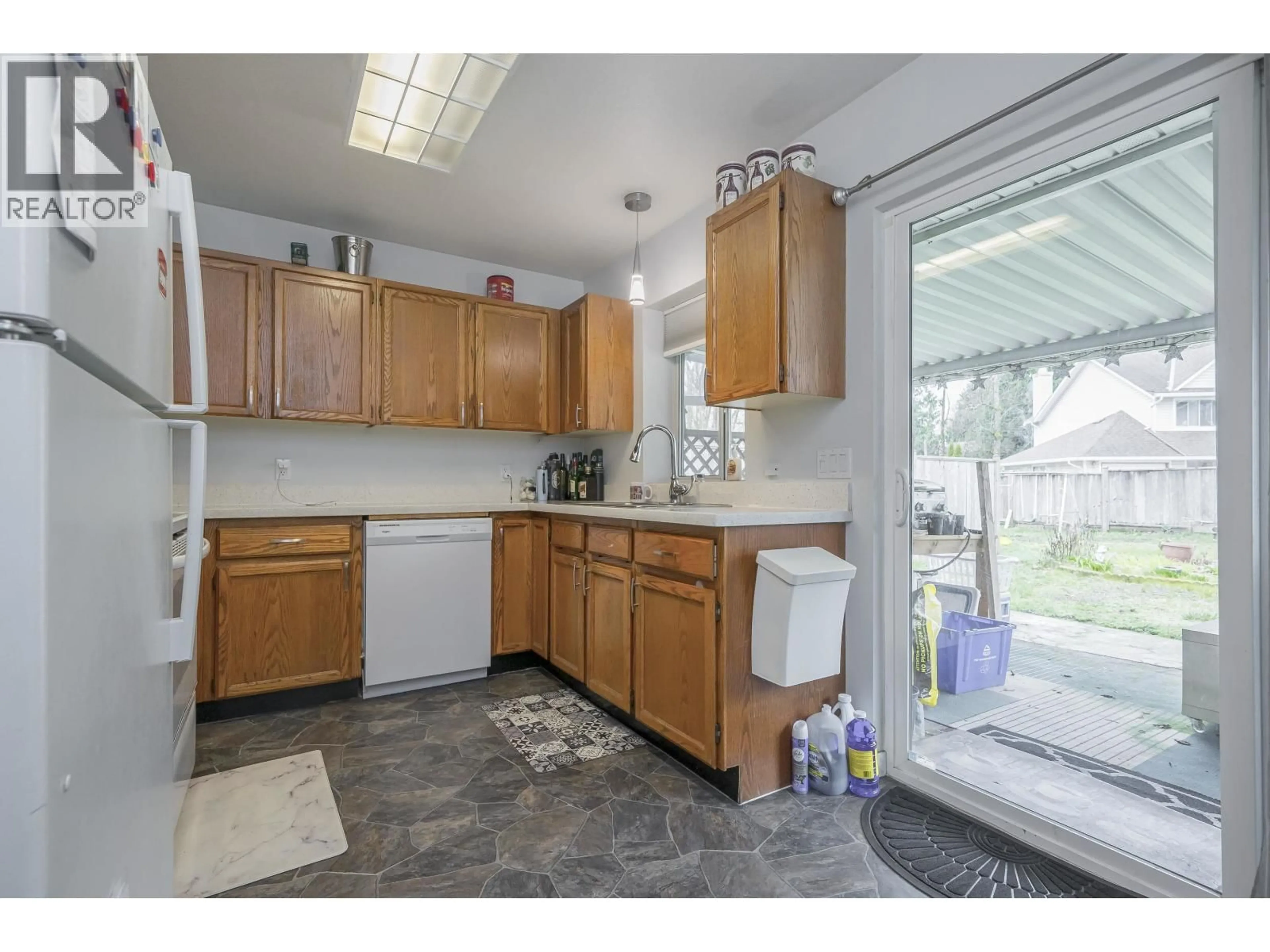 Standard kitchen, unknown for 12145 207A STREET, Maple Ridge British Columbia V7M1W4