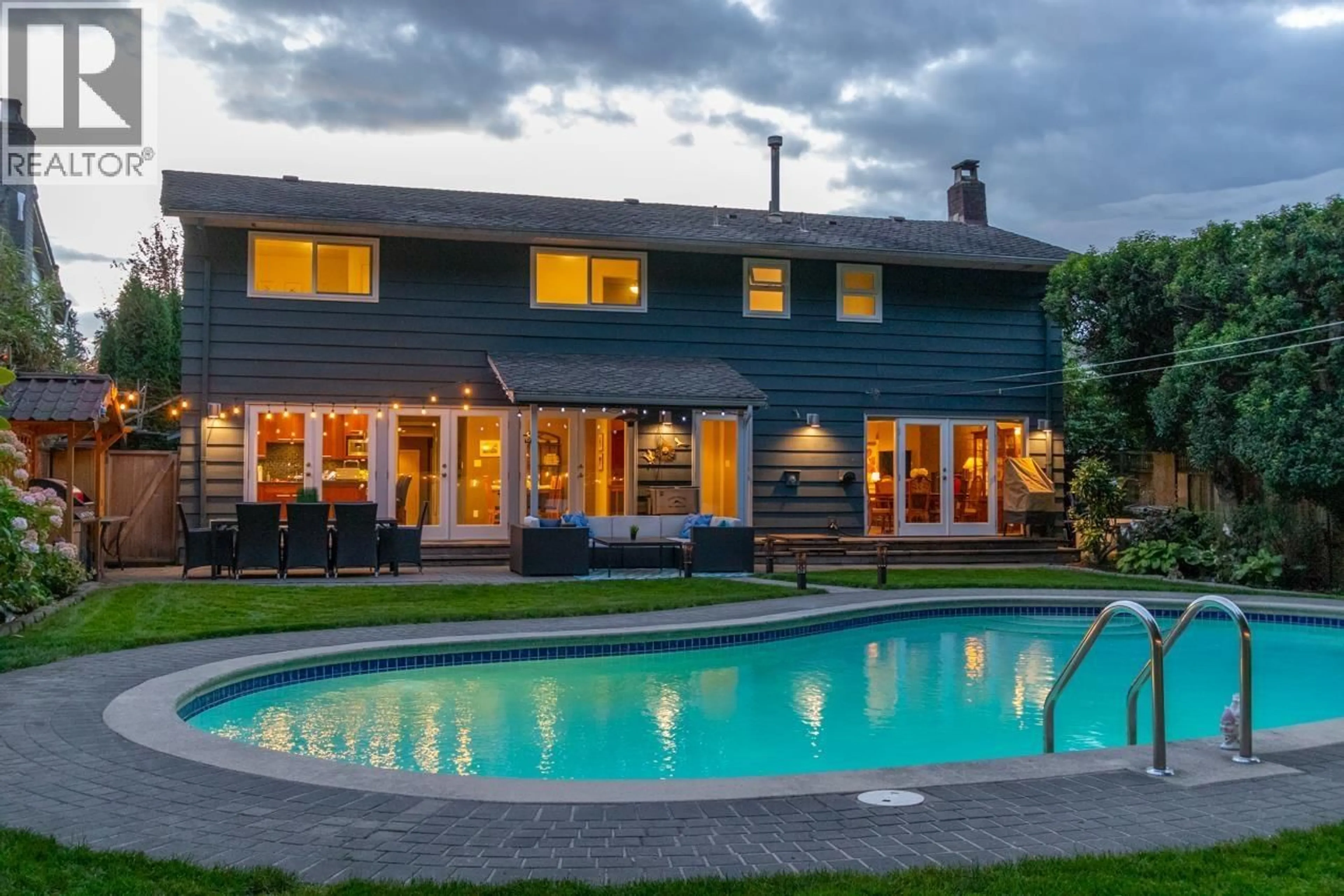 Home with vinyl exterior material, street for 2864 BUSHNELL PLACE, North Vancouver British Columbia V7J2Y8