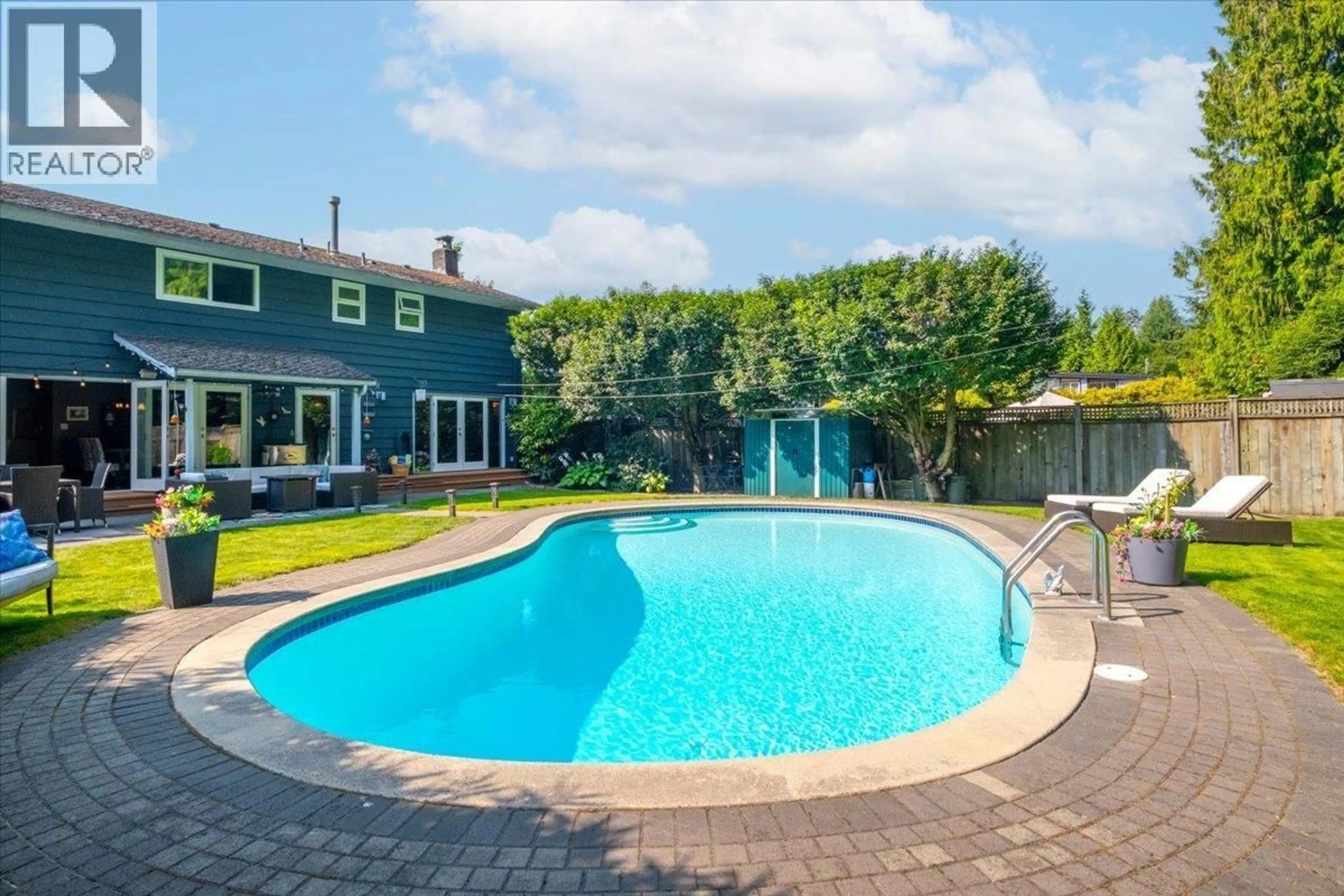 Pool for 2864 BUSHNELL PLACE, North Vancouver British Columbia V7J2Y8