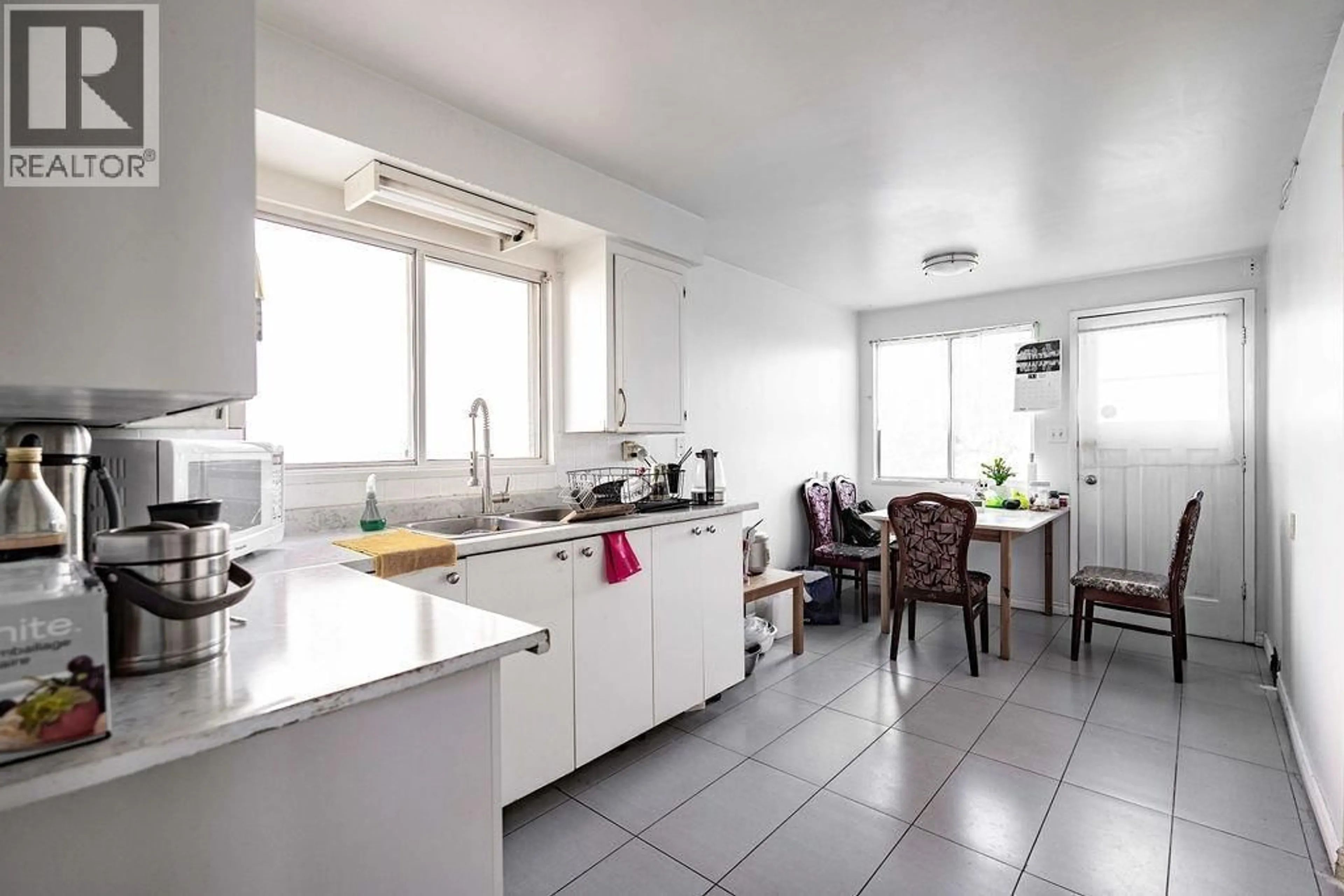 Standard kitchen, unknown for 10280 AMETHYST AVENUE, Richmond British Columbia V7A3A7