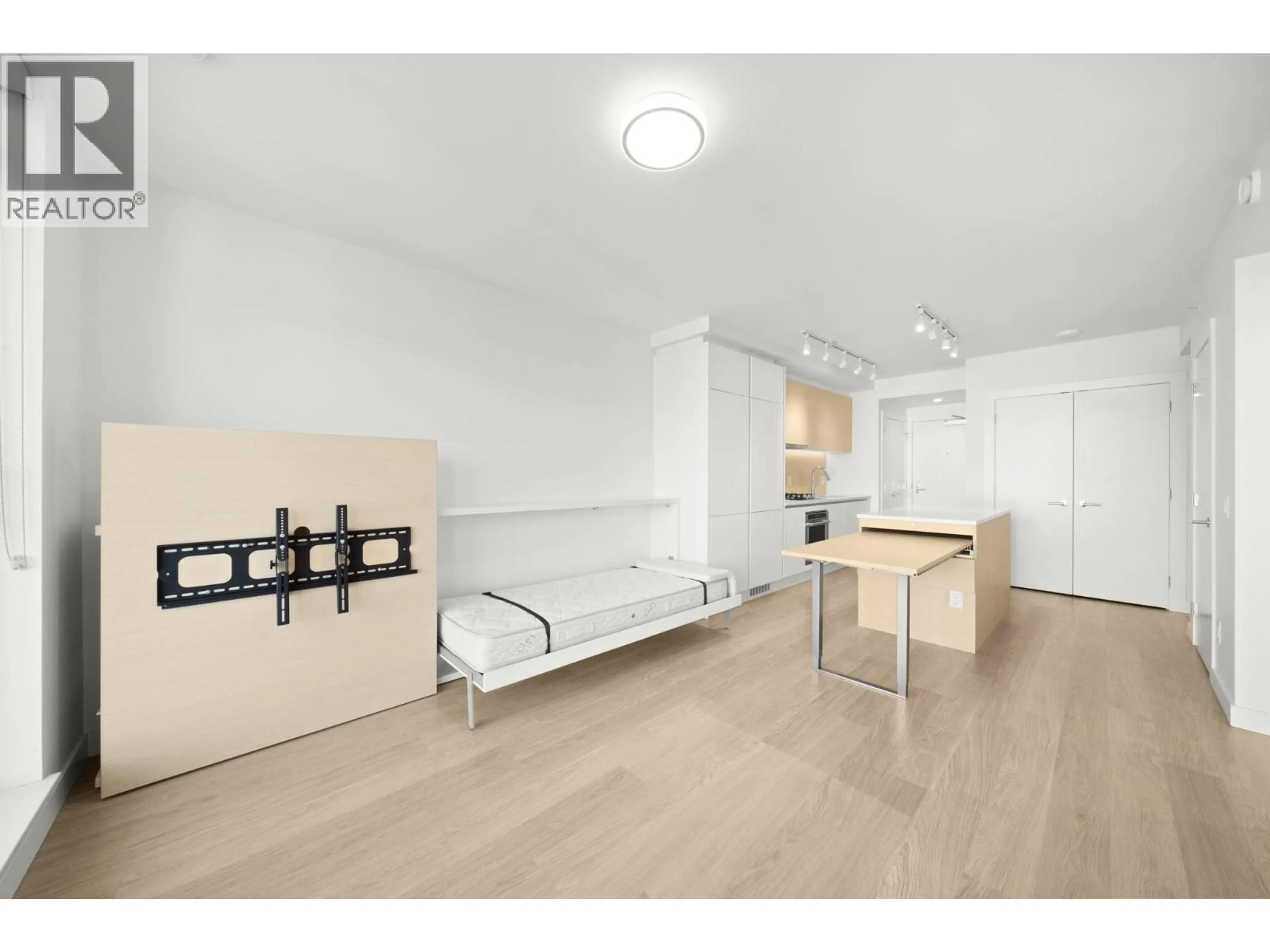 A pic of a room for 3401 - 657 WHITING WAY, Coquitlam British Columbia V3J0J6