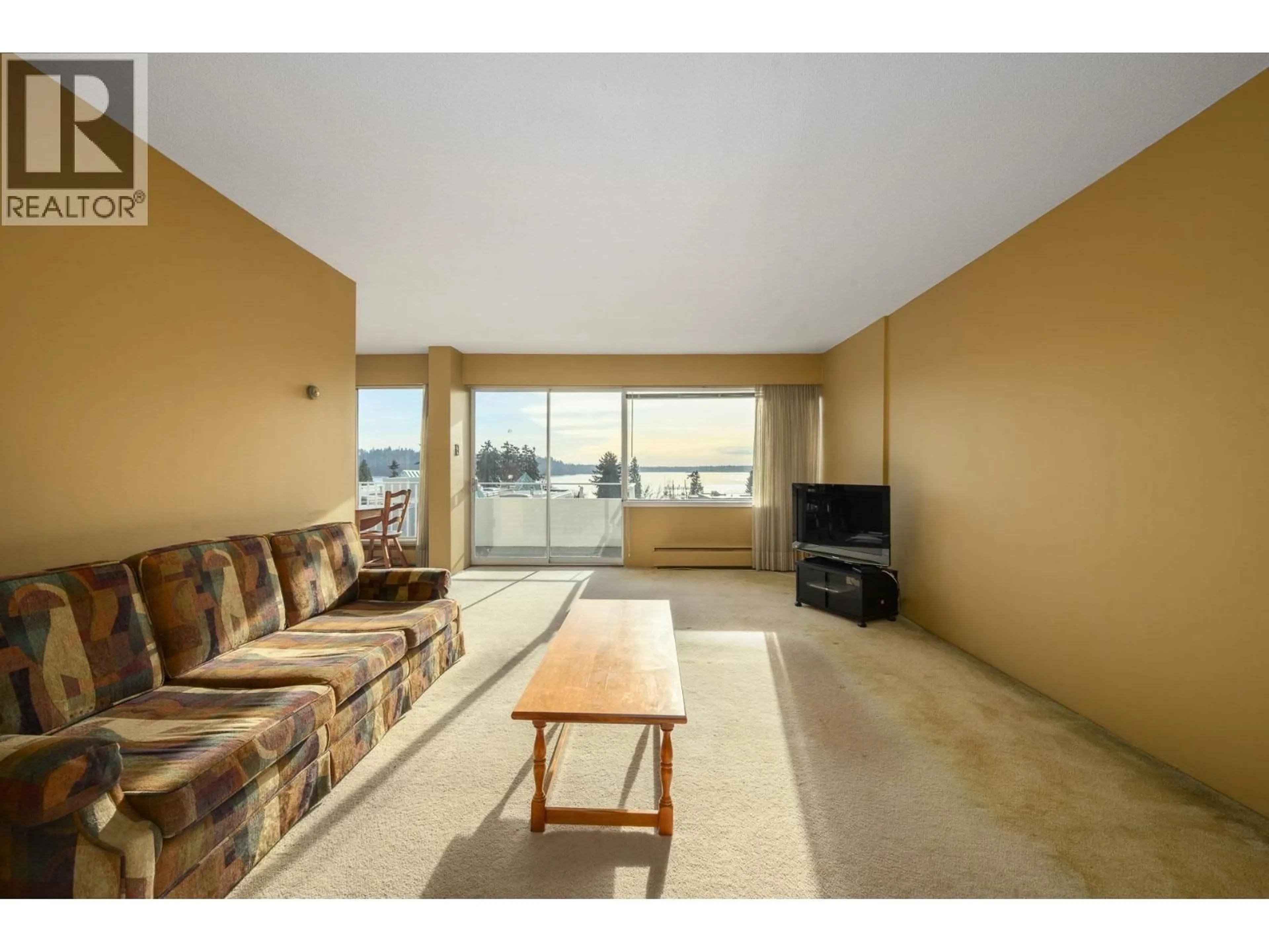 Living room with furniture, unknown for 203 - 1730 DUCHESS AVENUE, West Vancouver British Columbia V7V1P9