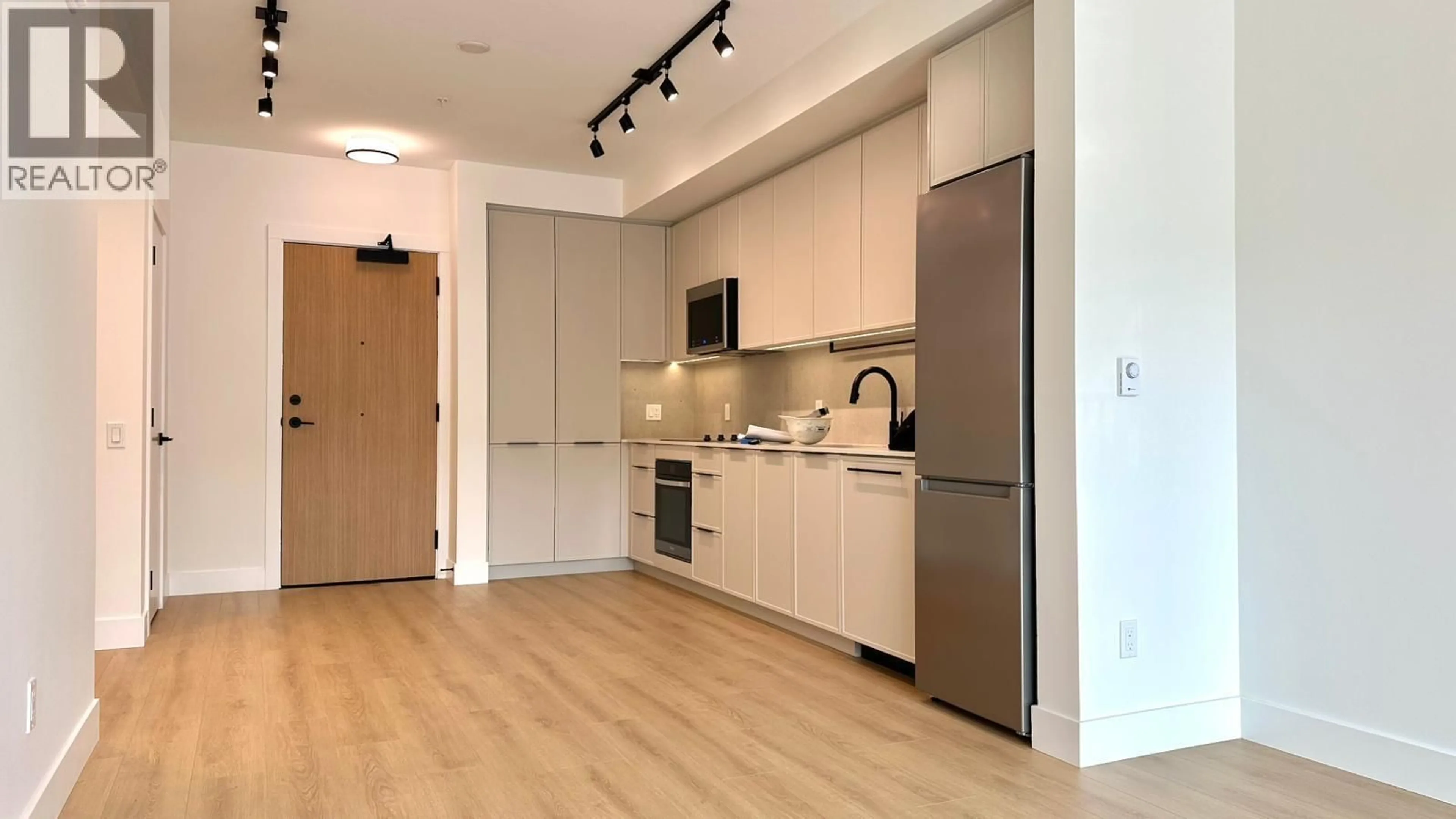 Standard kitchen, wood/laminate floor for 308 - 3015 MURRAY STREET, Port Moody British Columbia V3H1X3