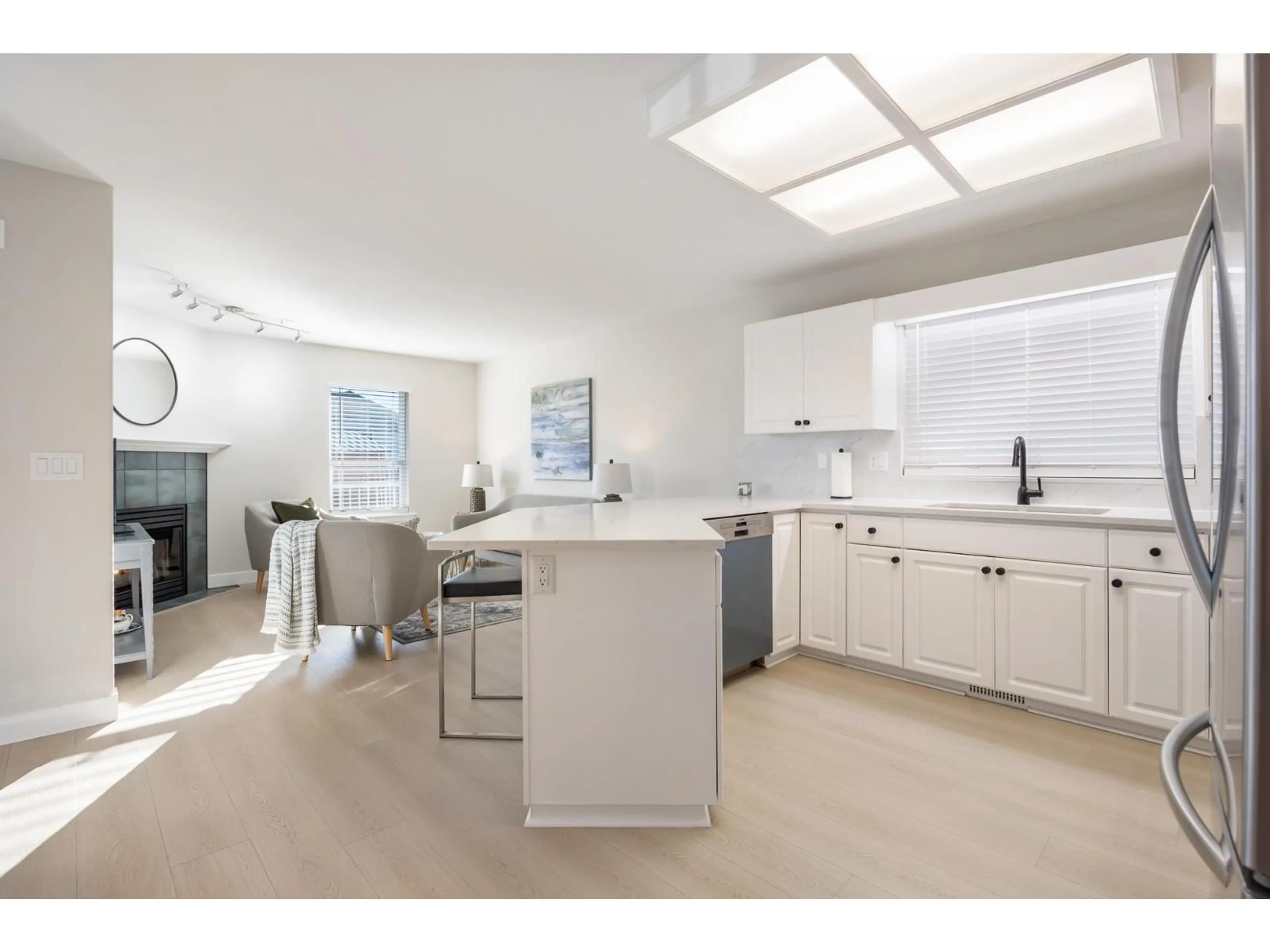 Open concept kitchen, ceramic/tile floor for 15458 110 AVENUE, Surrey British Columbia V3R0X1