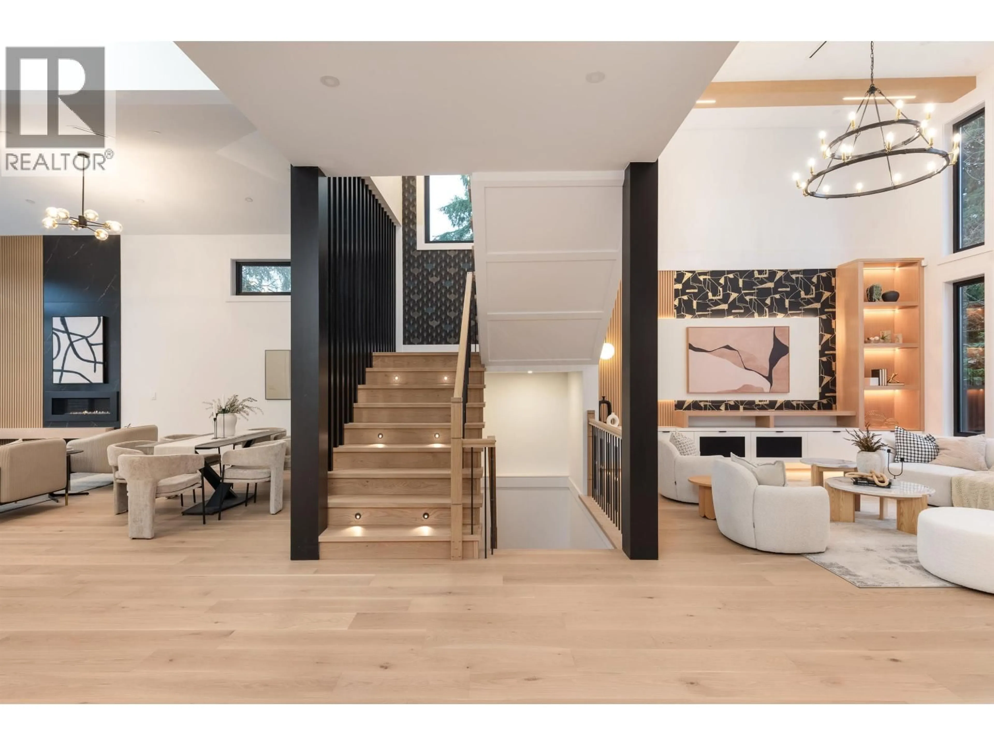 Indoor foyer for 881 PORTER STREET, Coquitlam British Columbia V3J5B9