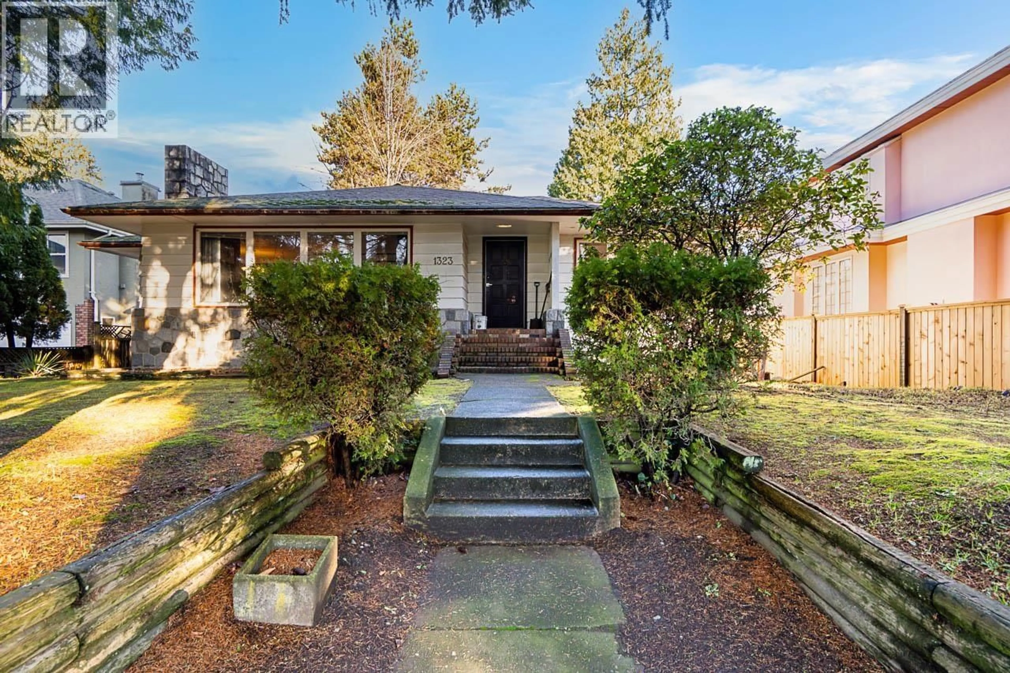 A pic from outside/outdoor area/front of a property/back of a property/a pic from drone, street for 1323 49TH AVENUE, Vancouver British Columbia V6M2R2