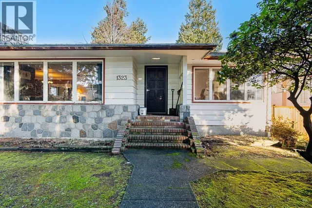 1323 49TH AVENUE, Vancouver 3